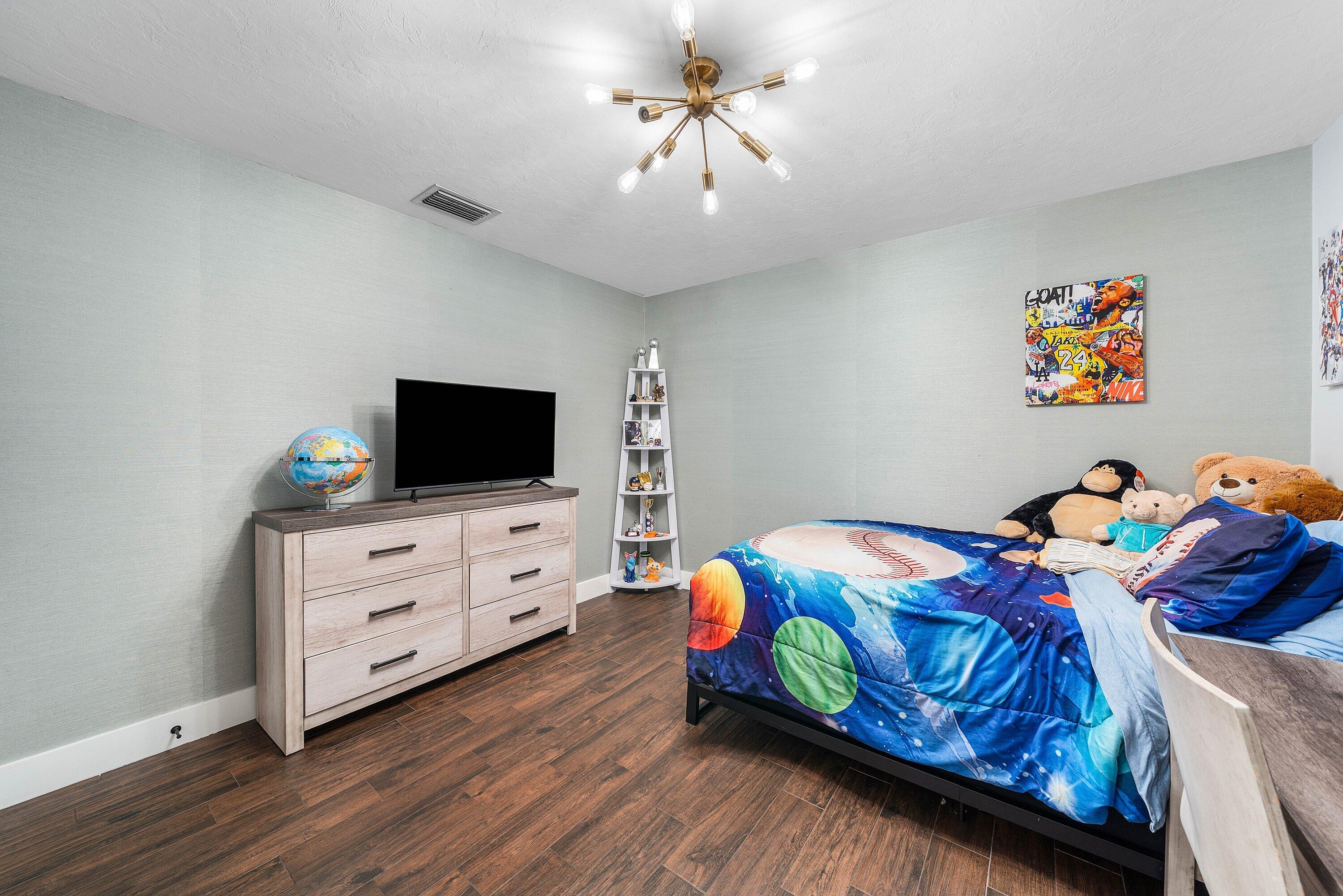 916 SW 37th, Boynton Beach FL 33435