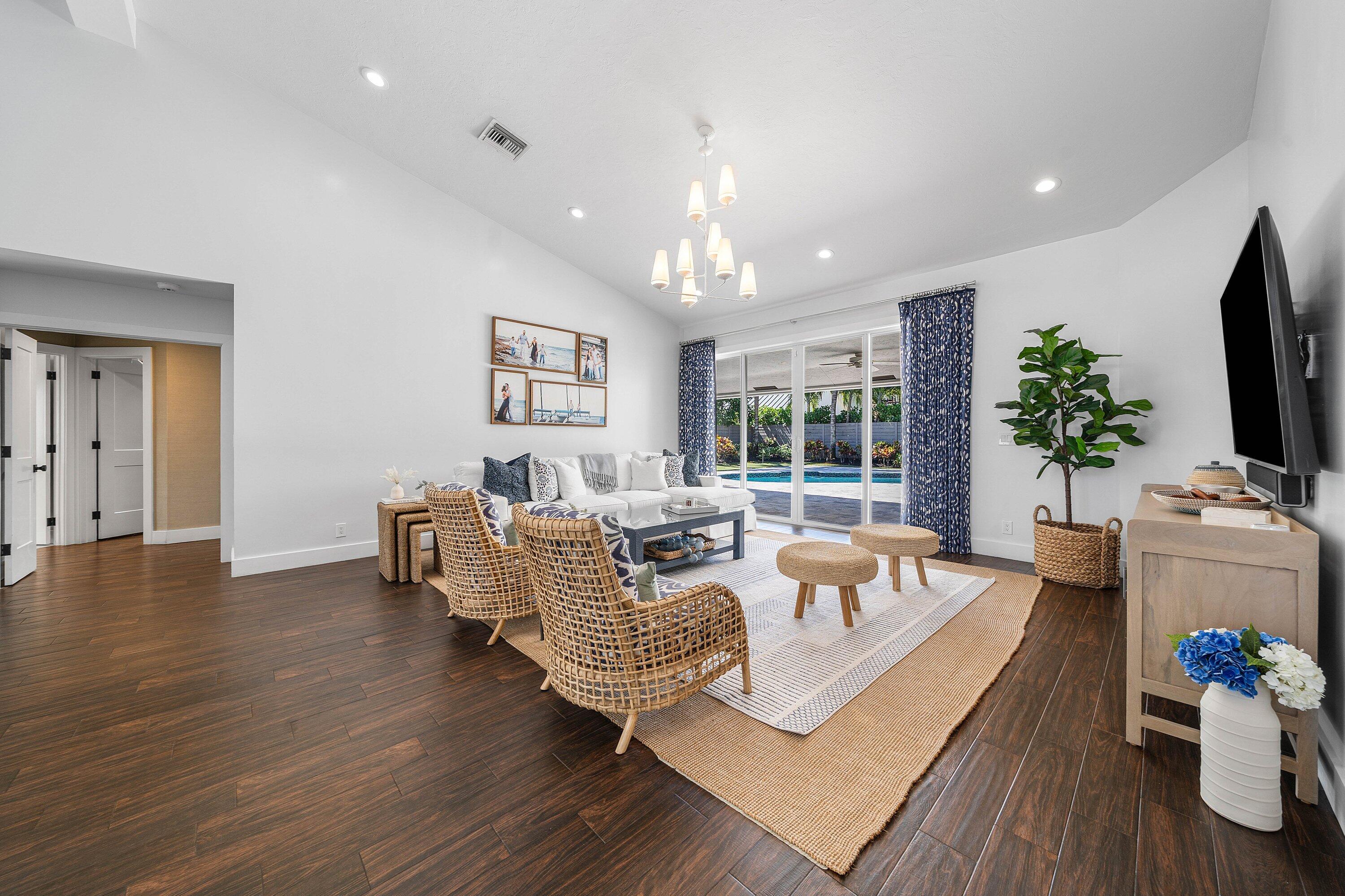 916 SW 37th, Boynton Beach FL 33435