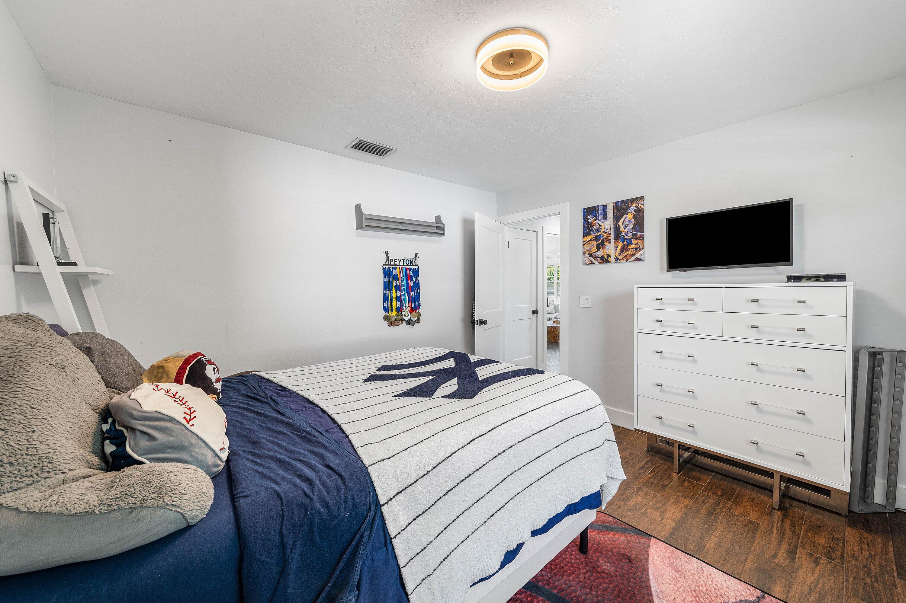 916 SW 37th, Boynton Beach FL 33435