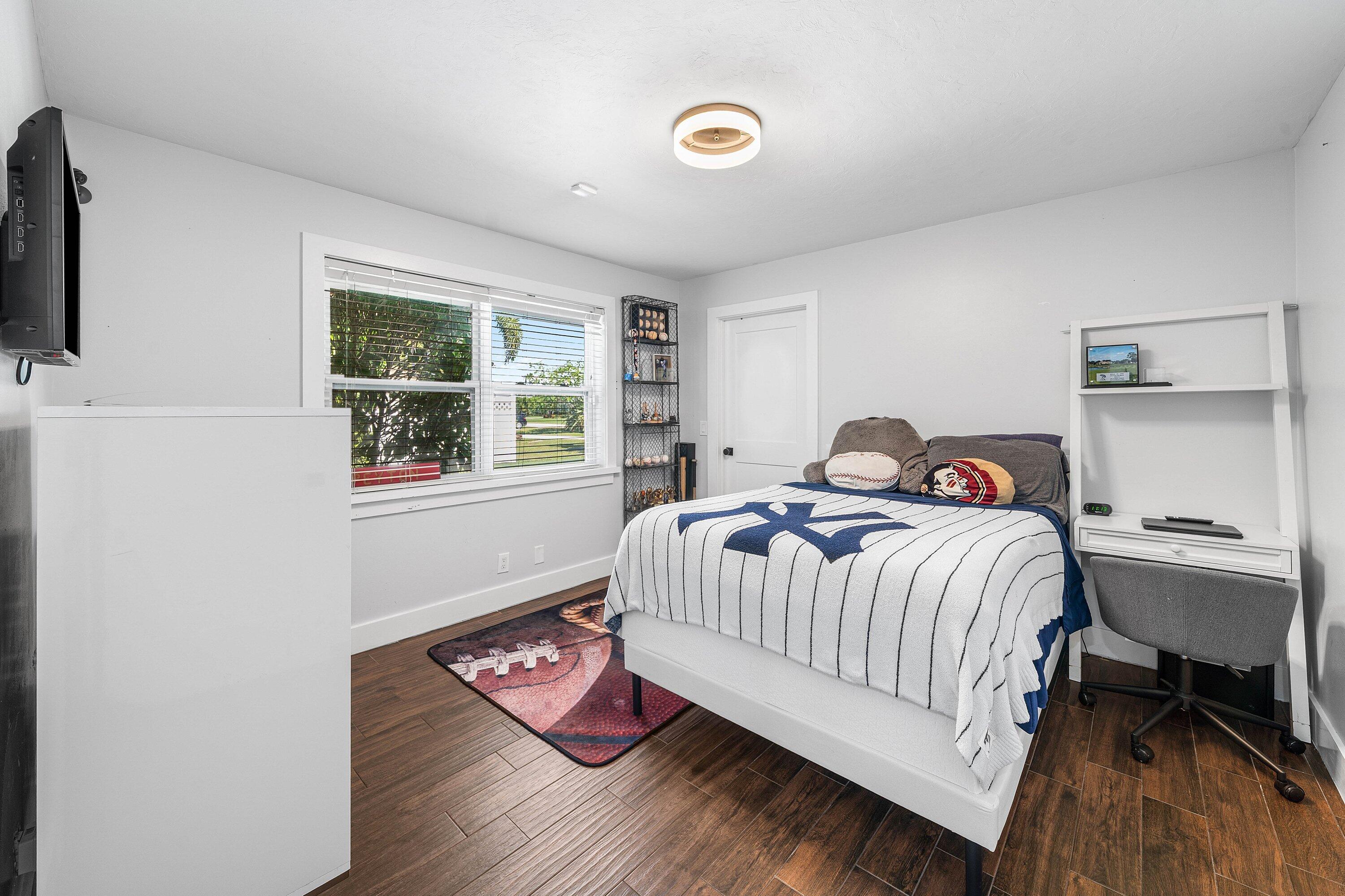 916 SW 37th, Boynton Beach FL 33435