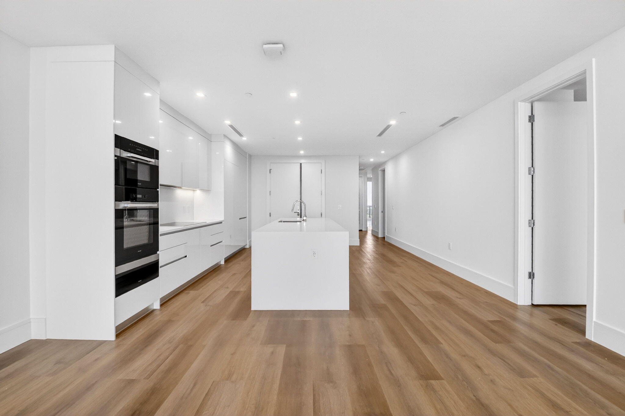 220 Lake Shore #1808, West Palm Beach FL 33403