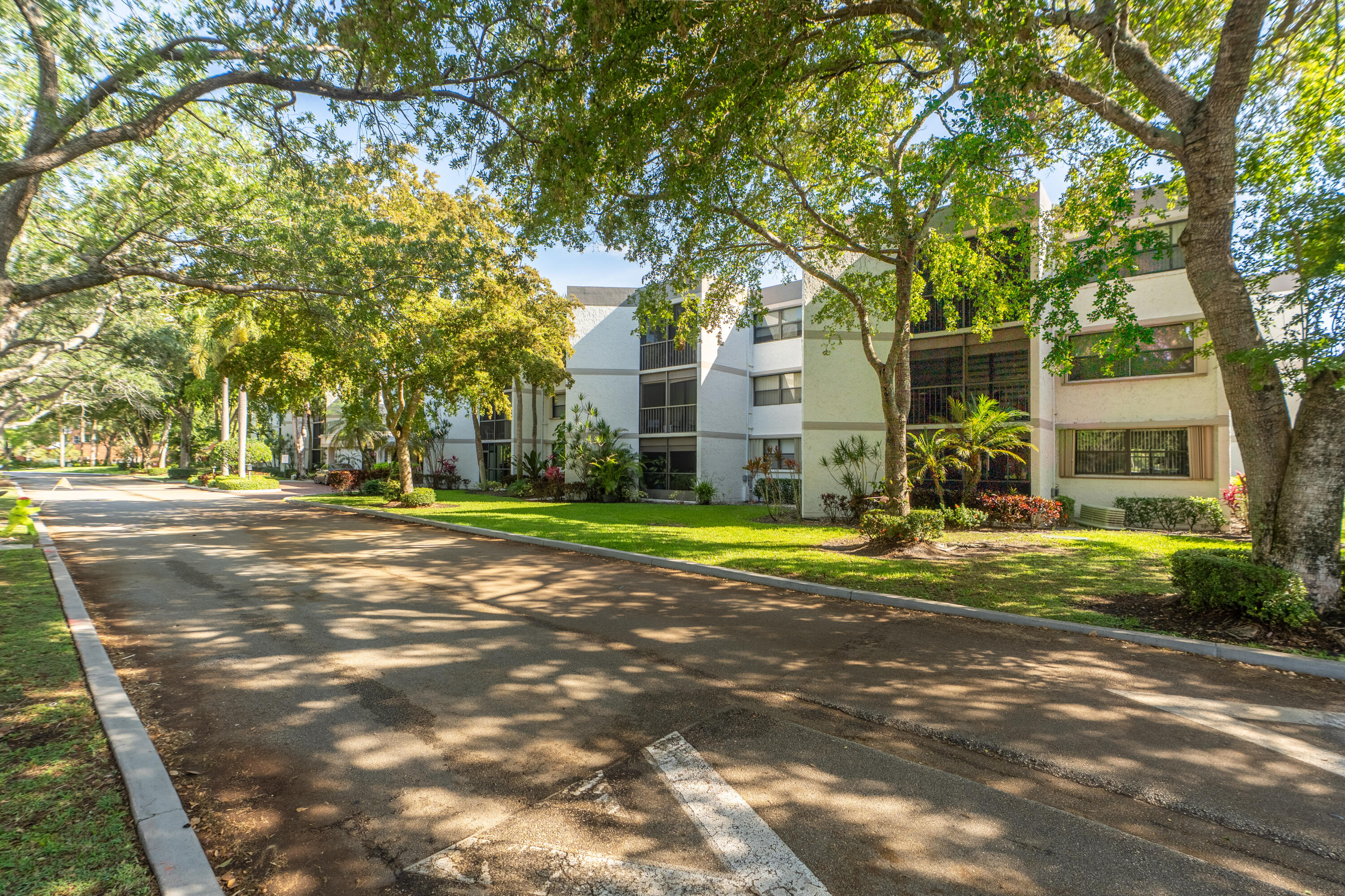 16401 Golf Club #113, Weston FL 33326