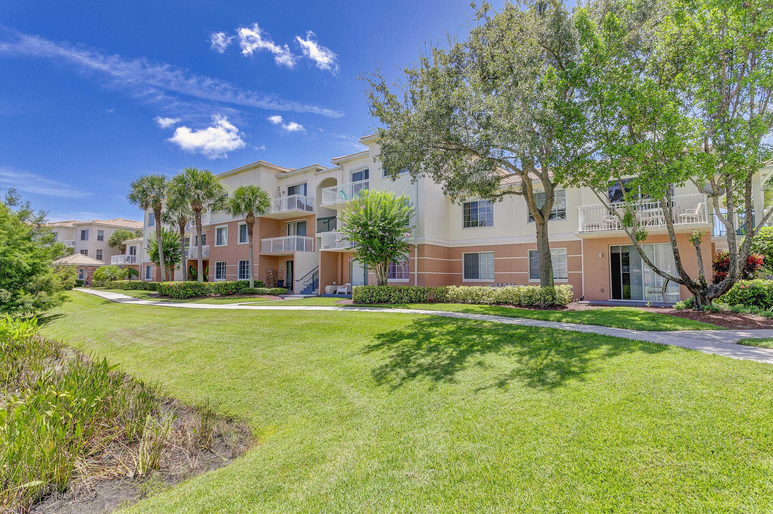 9303 W Myrtlewood Cir, Palm Beach Gardens FL 33418