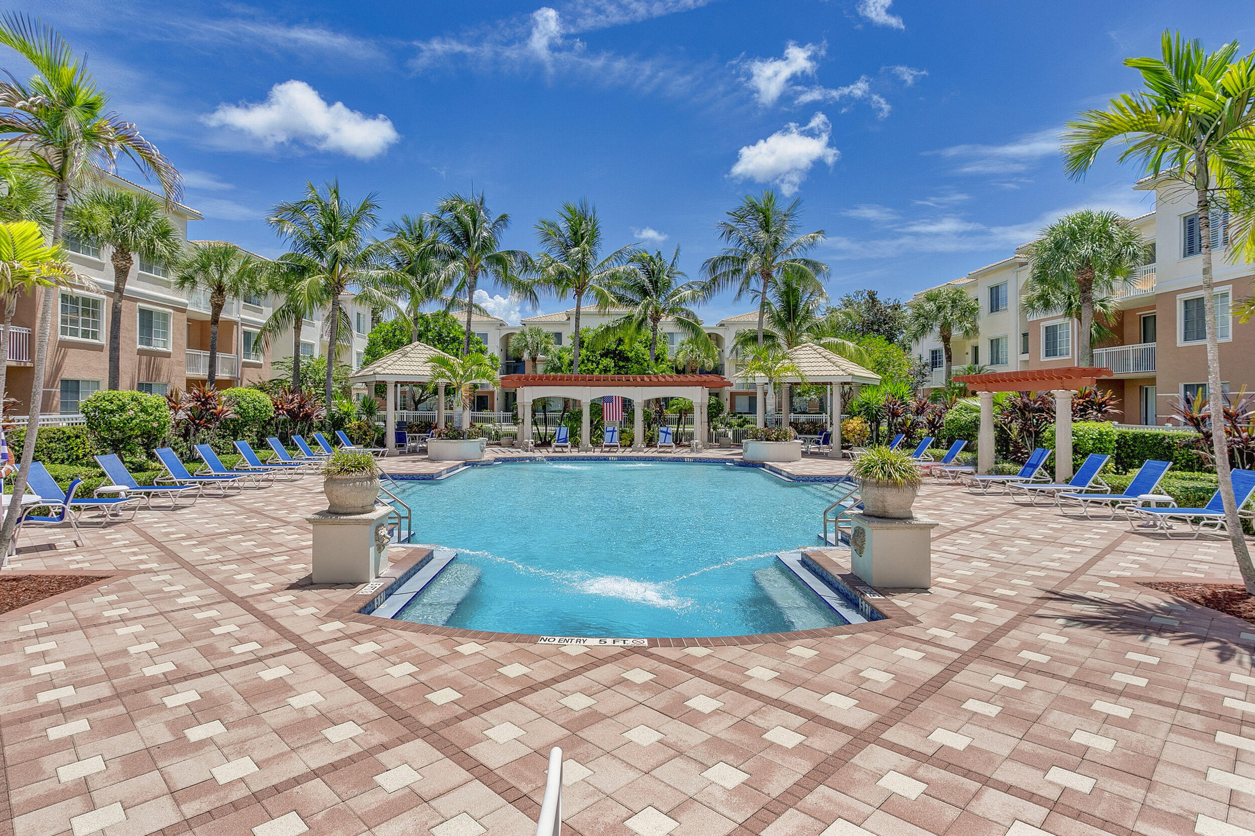 9303 W Myrtlewood Cir, Palm Beach Gardens FL 33418