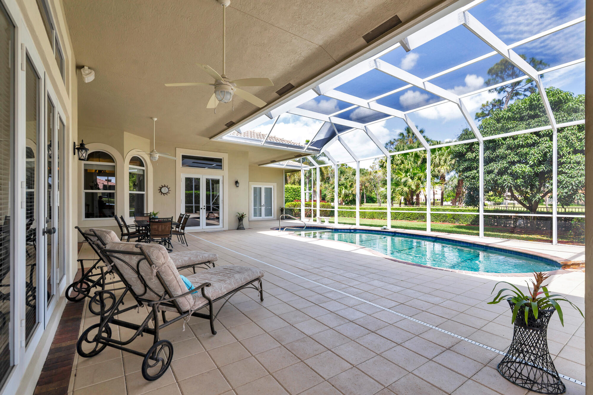 594 N Country Club, Atlantis FL 33462