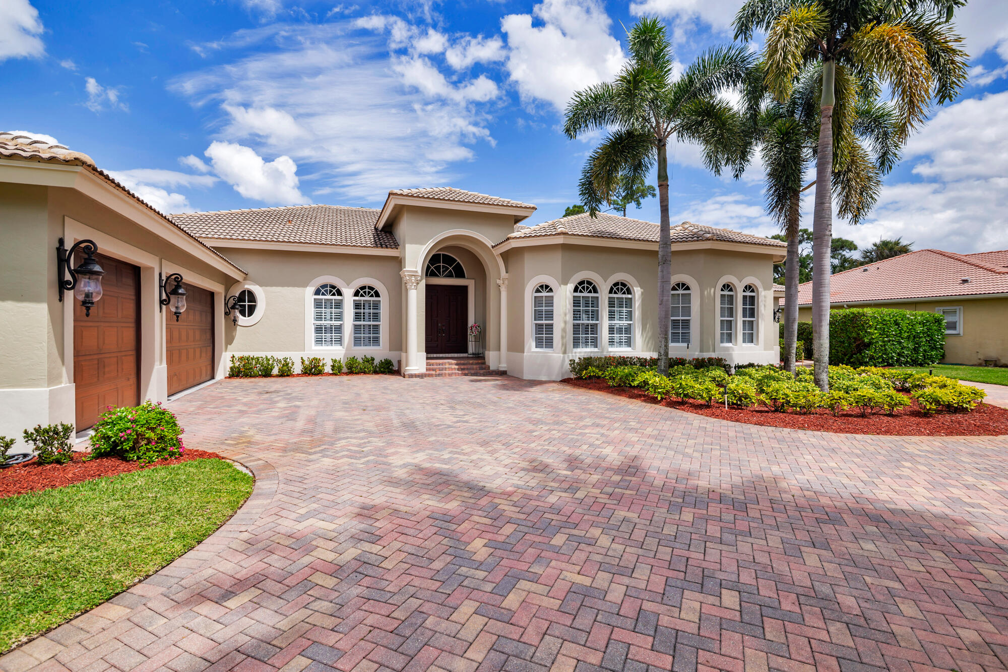 594 N Country Club, Atlantis FL 33462