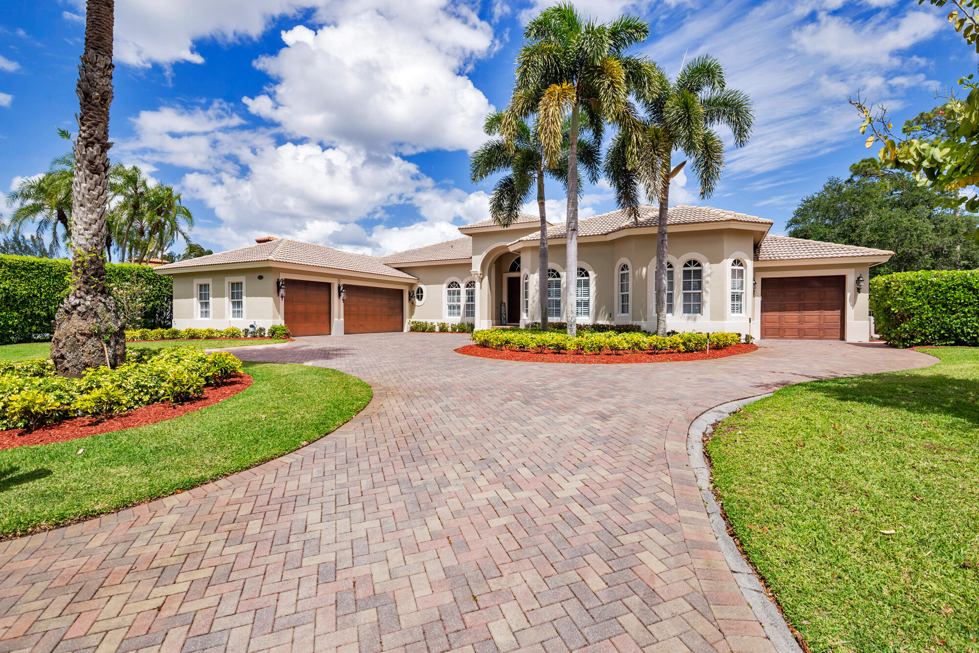 594 N Country Club, Atlantis FL 33462