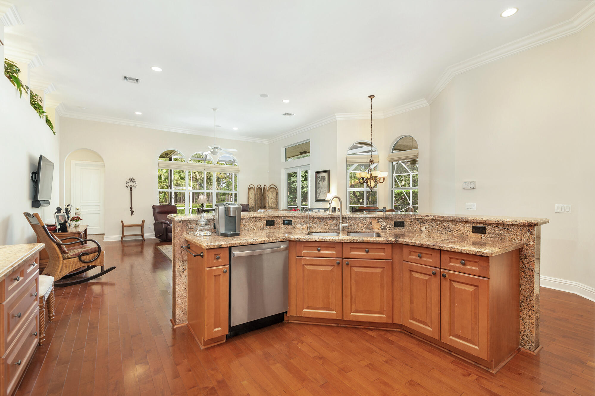 594 N Country Club, Atlantis FL 33462