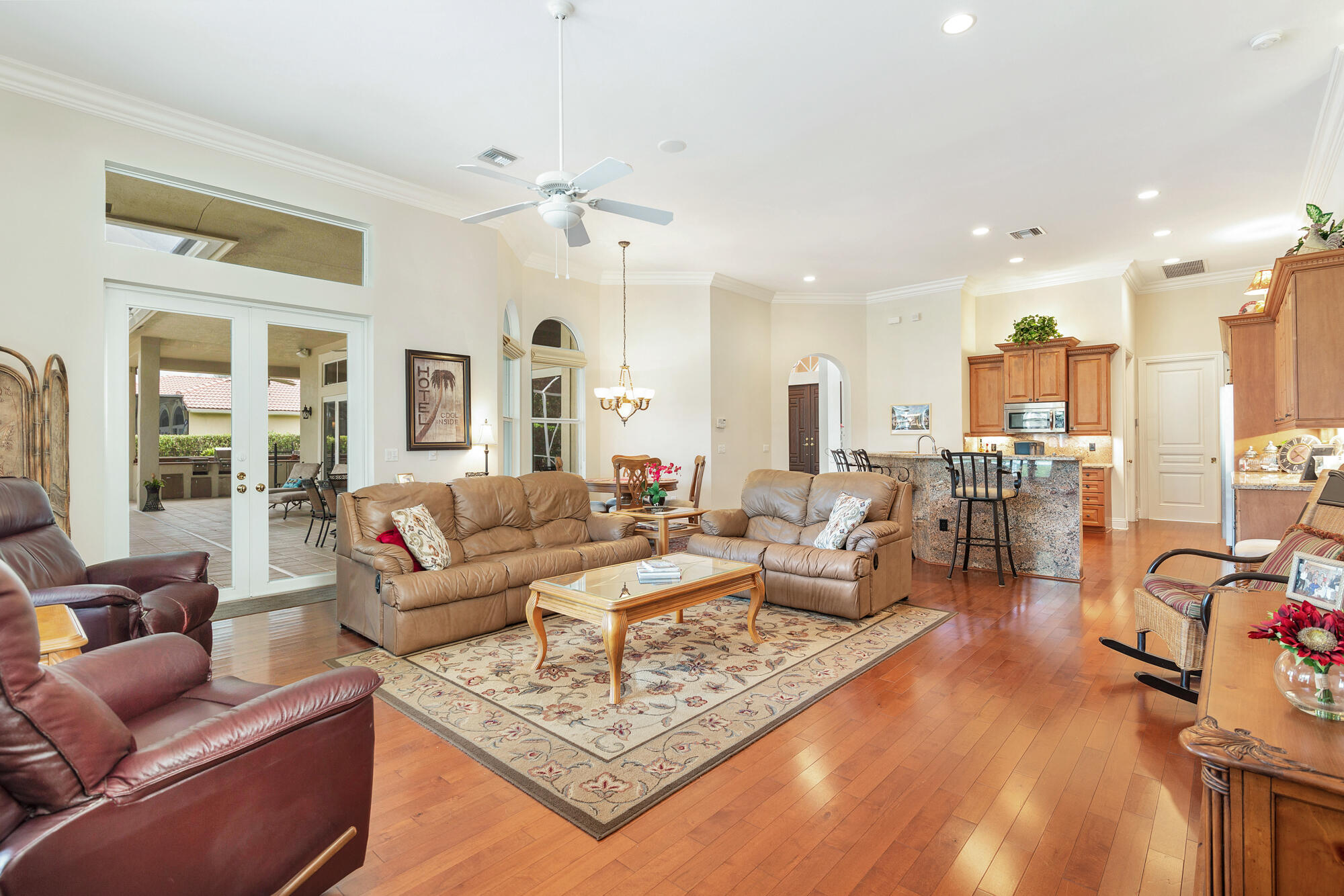 594 N Country Club, Atlantis FL 33462