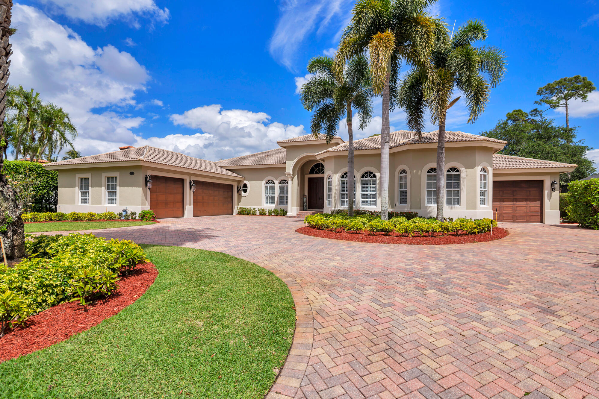 594 N Country Club, Atlantis FL 33462
