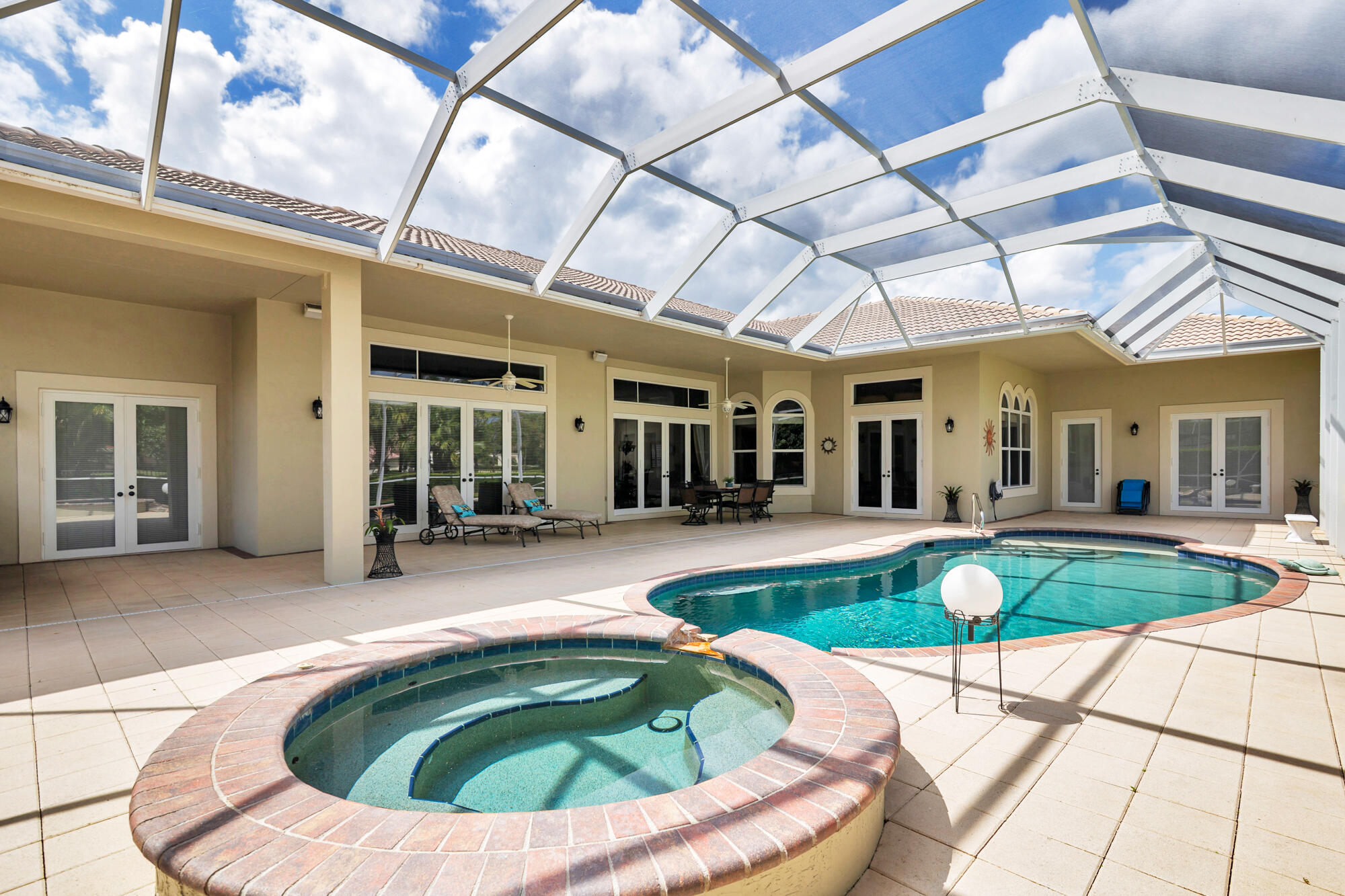 594 N Country Club, Atlantis FL 33462