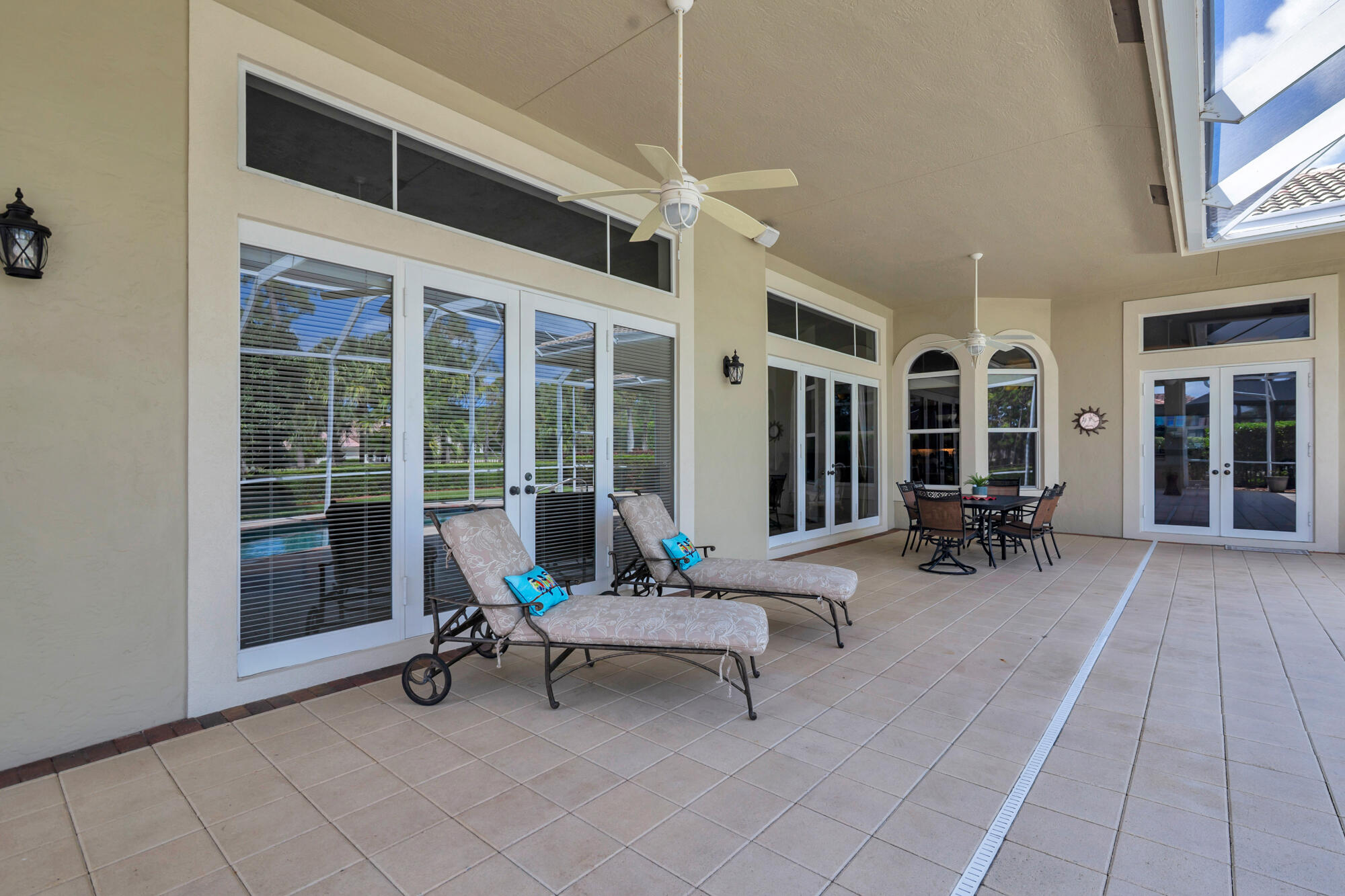 594 N Country Club, Atlantis FL 33462