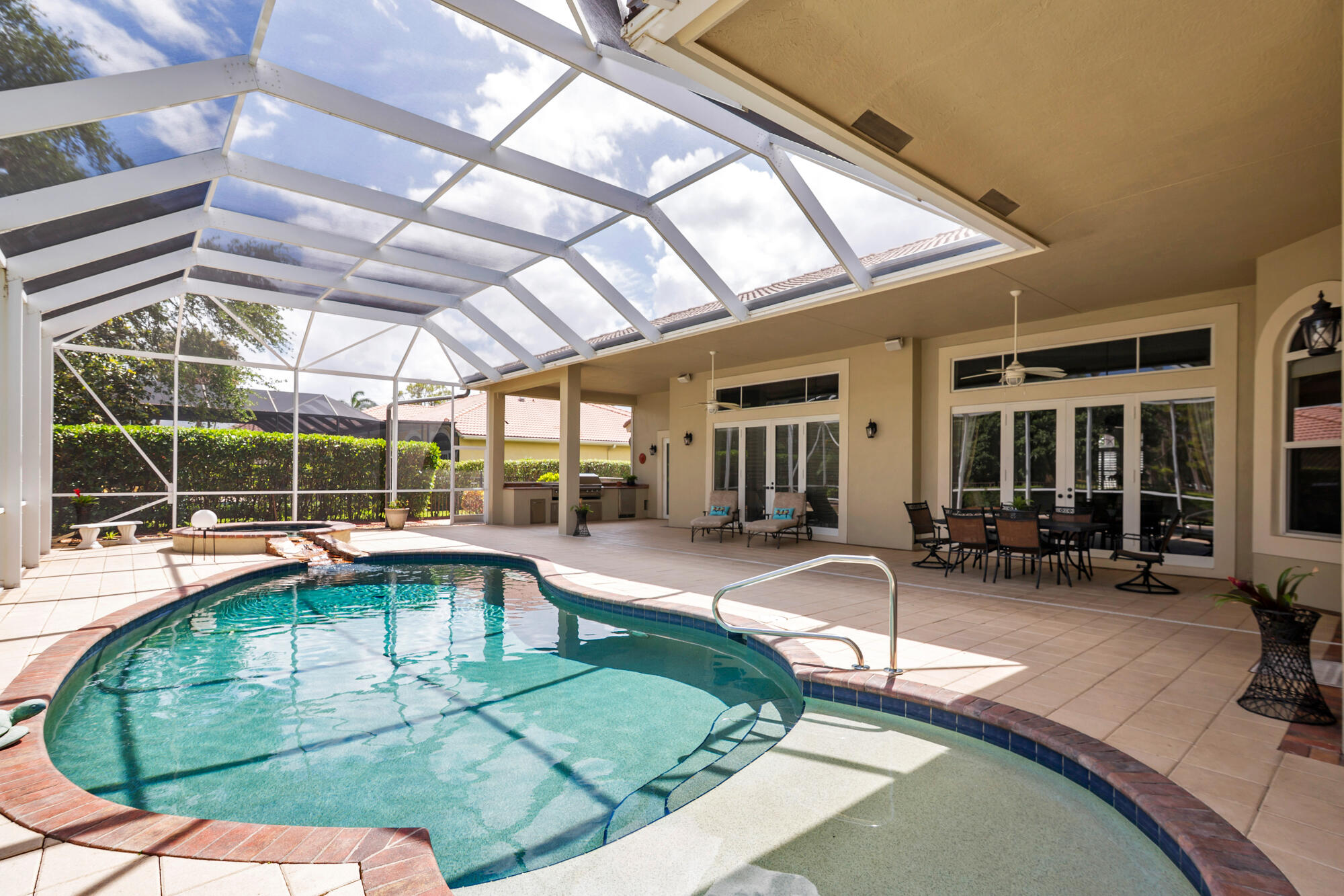 594 N Country Club, Atlantis FL 33462