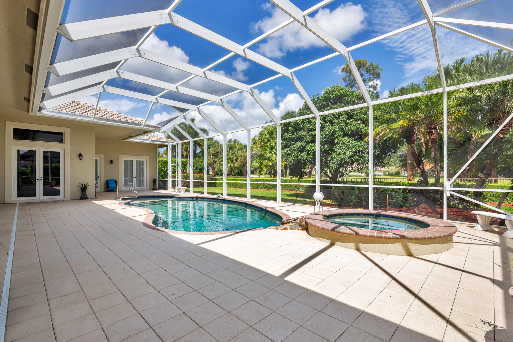 594 N Country Club, Atlantis FL 33462
