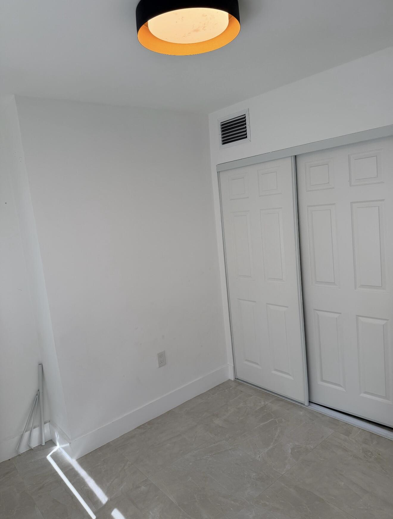 911 79th #B, Miami Beach FL 33141