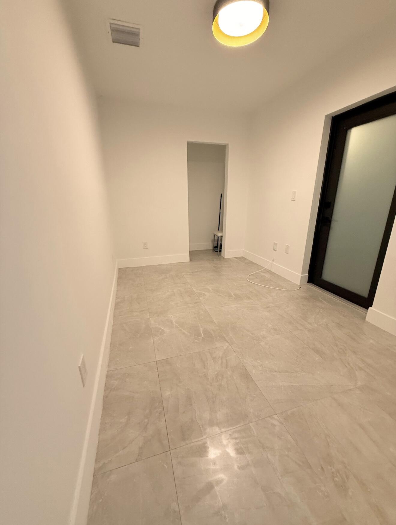 911 79th #B, Miami Beach FL 33141