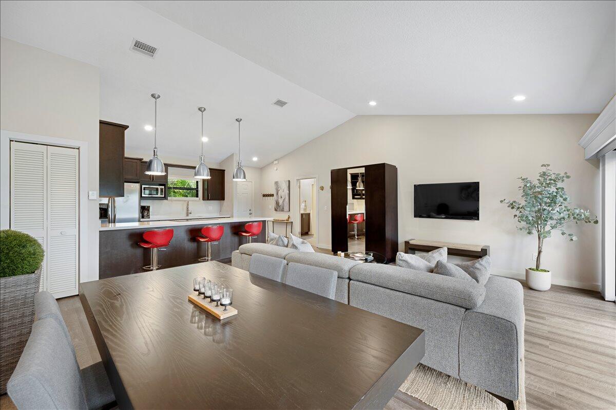 11863 Wimbledon #542, Wellington FL 33414