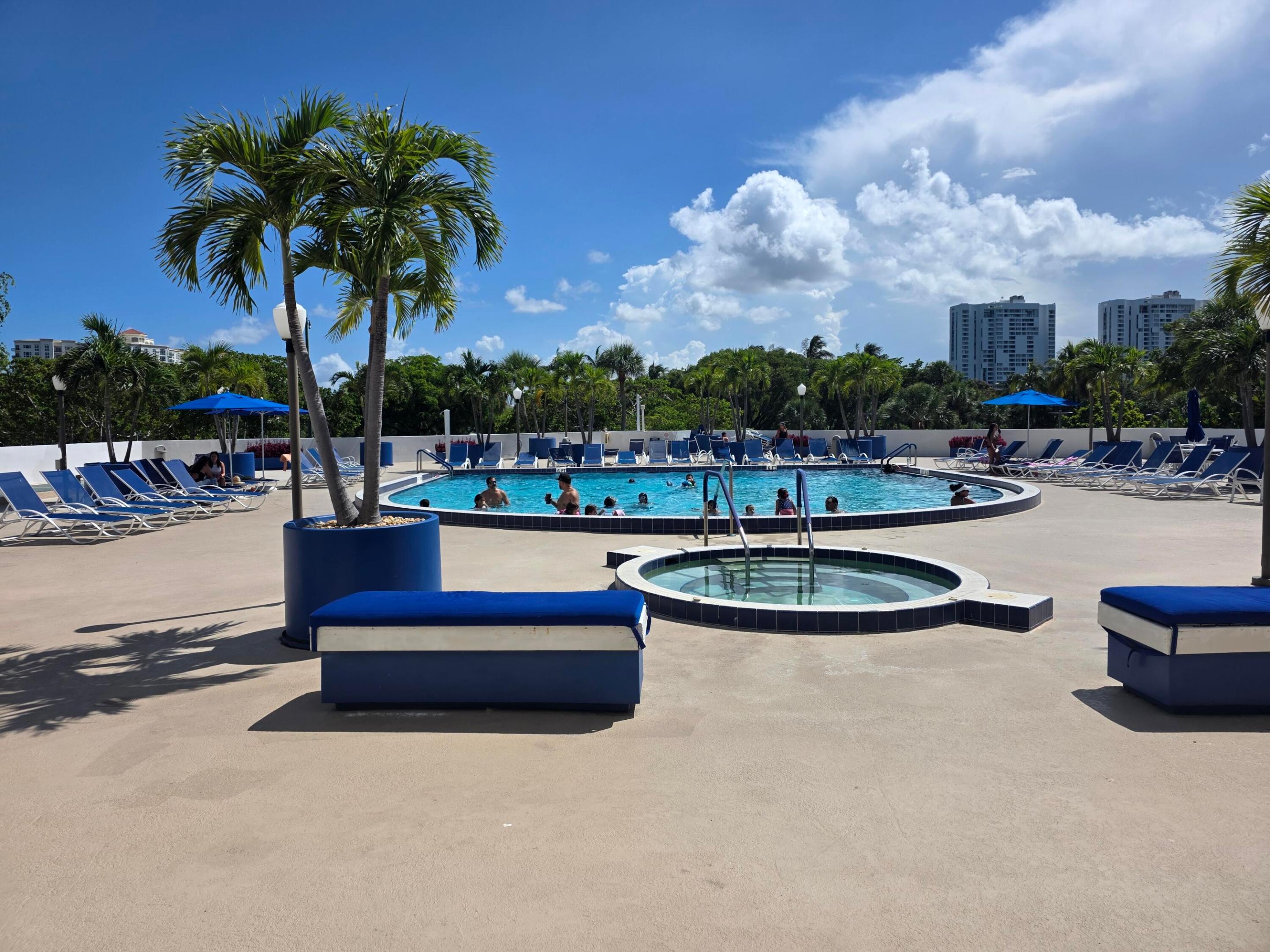 3701 N Country Club #1008, Aventura FL 33180