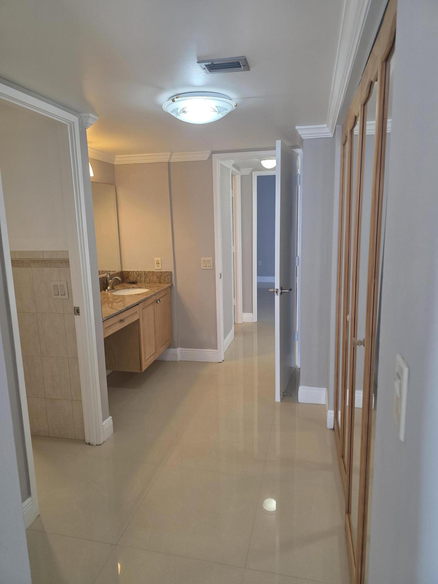 3701 N Country Club #1008, Aventura FL 33180