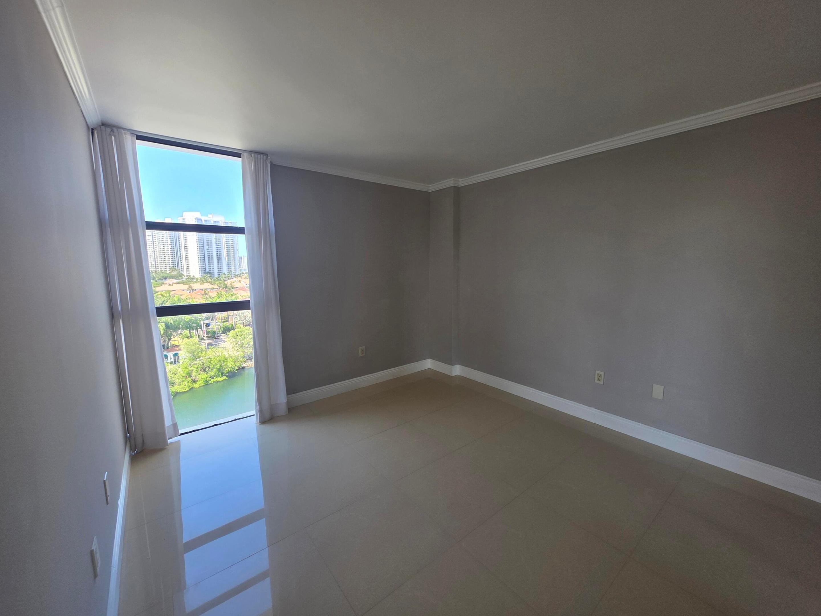 3701 N Country Club #1008, Aventura FL 33180