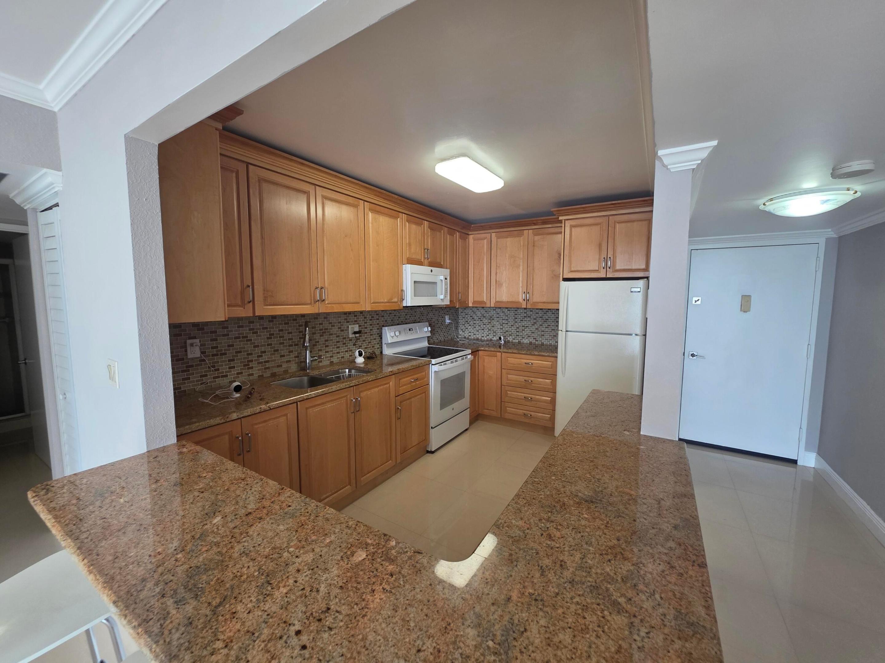 3701 N Country Club #1008, Aventura FL 33180