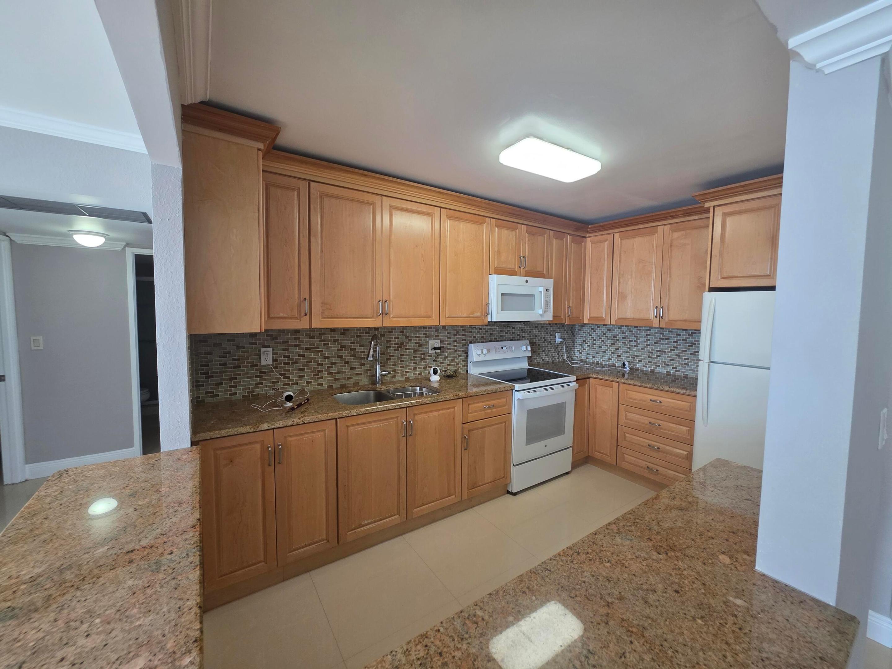 3701 N Country Club #1008, Aventura FL 33180