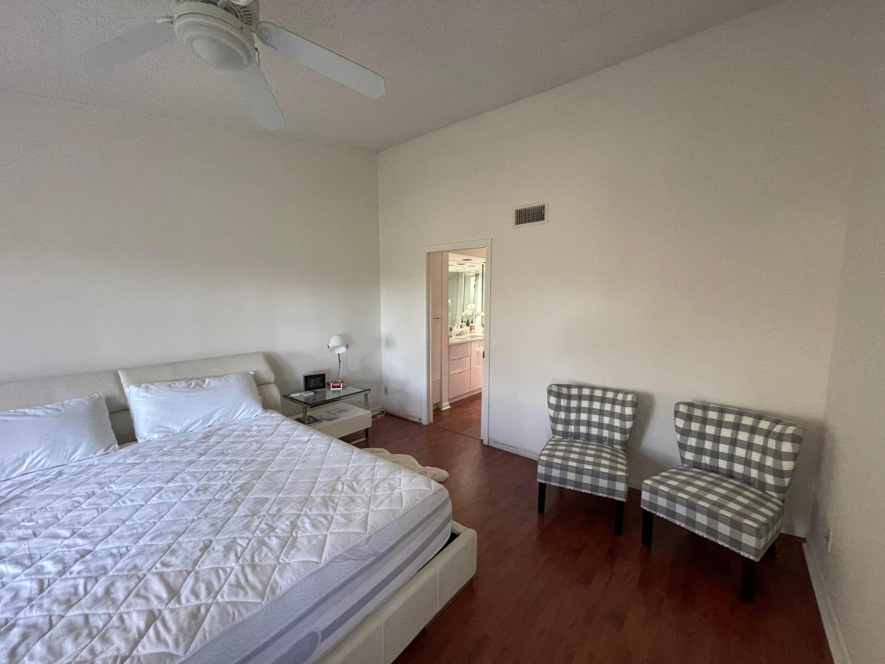 7473 Glendevon #407, Delray Beach FL 33446