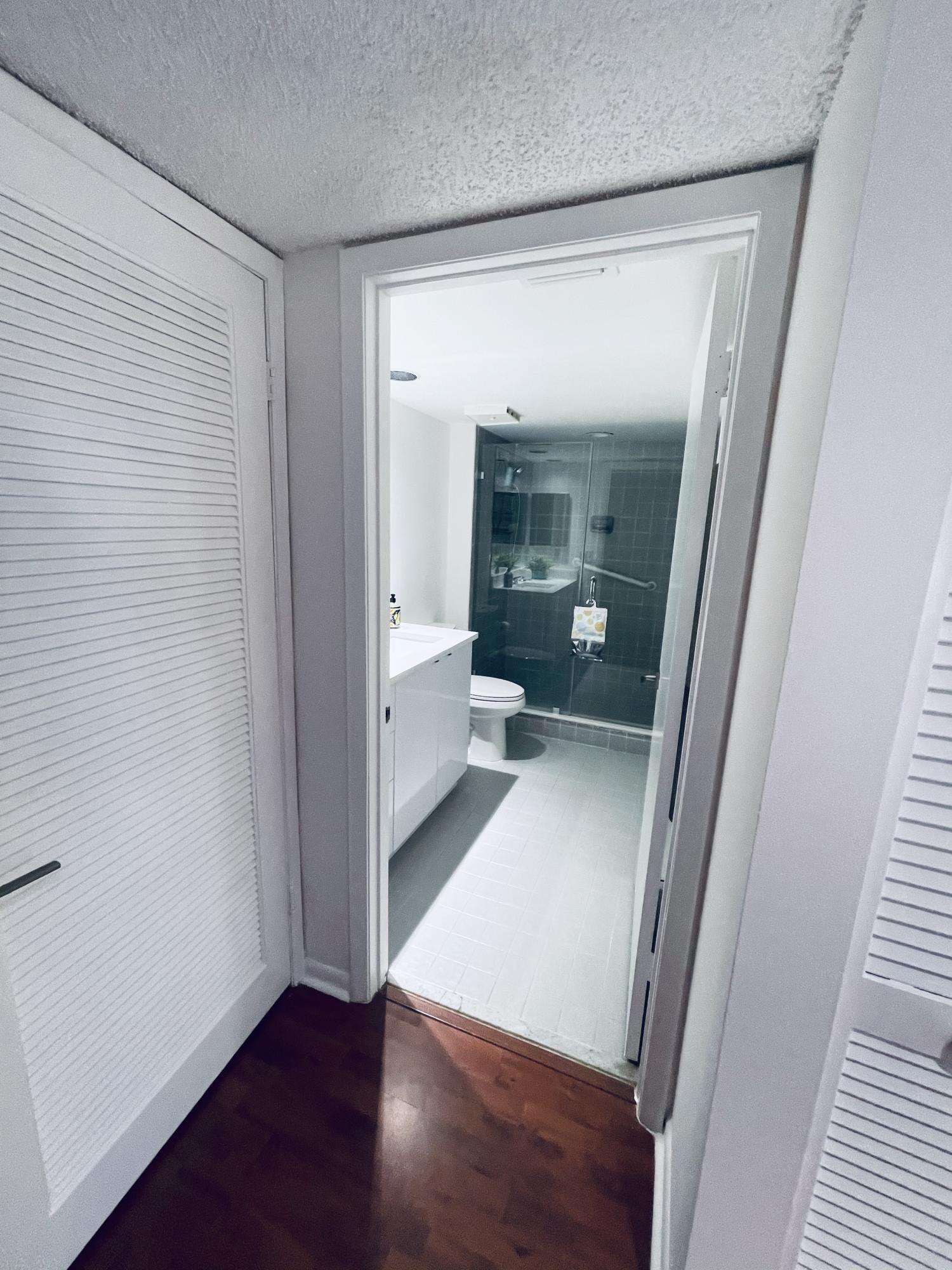 7473 Glendevon #407, Delray Beach FL 33446