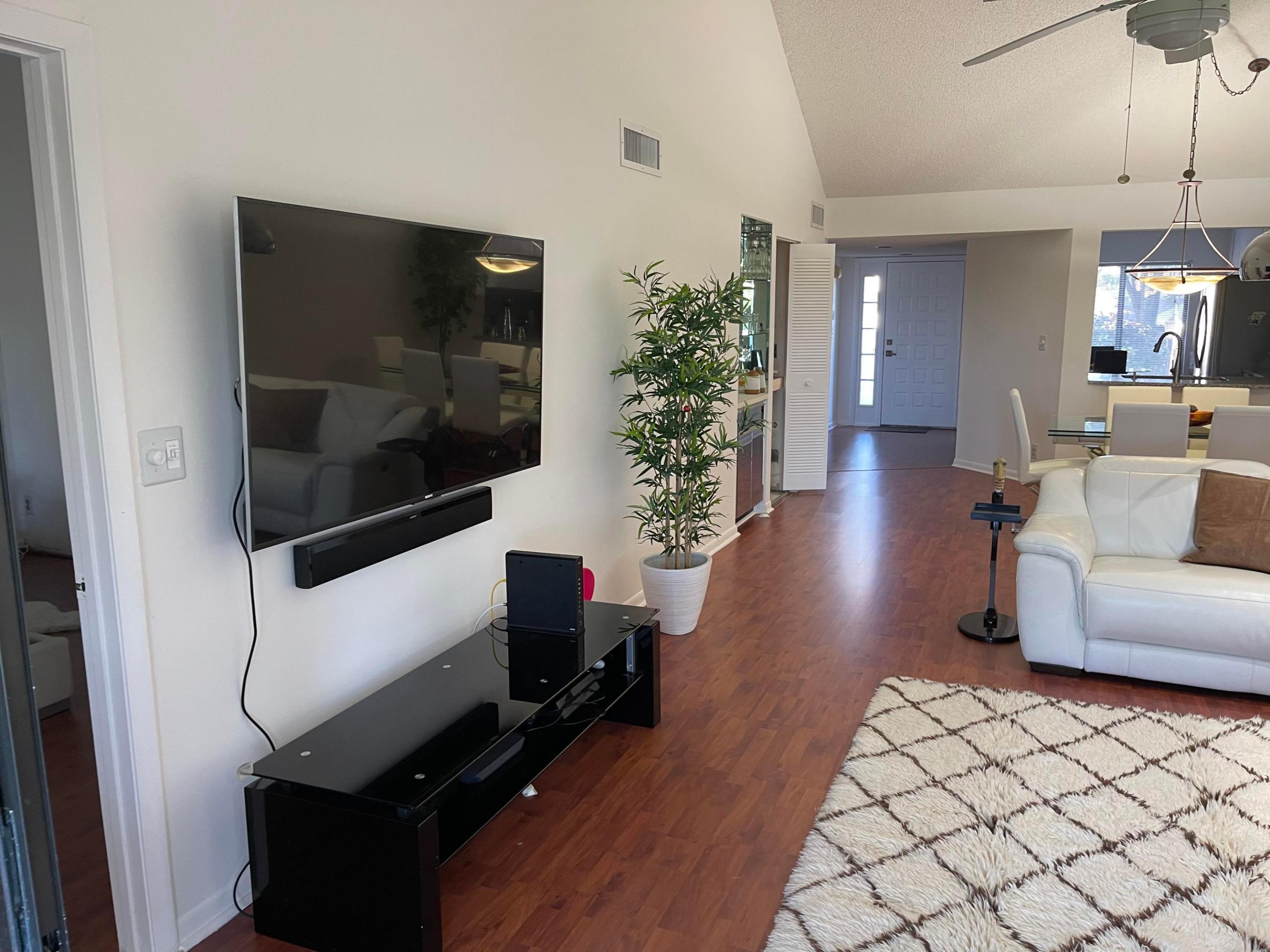 7473 Glendevon #407, Delray Beach FL 33446