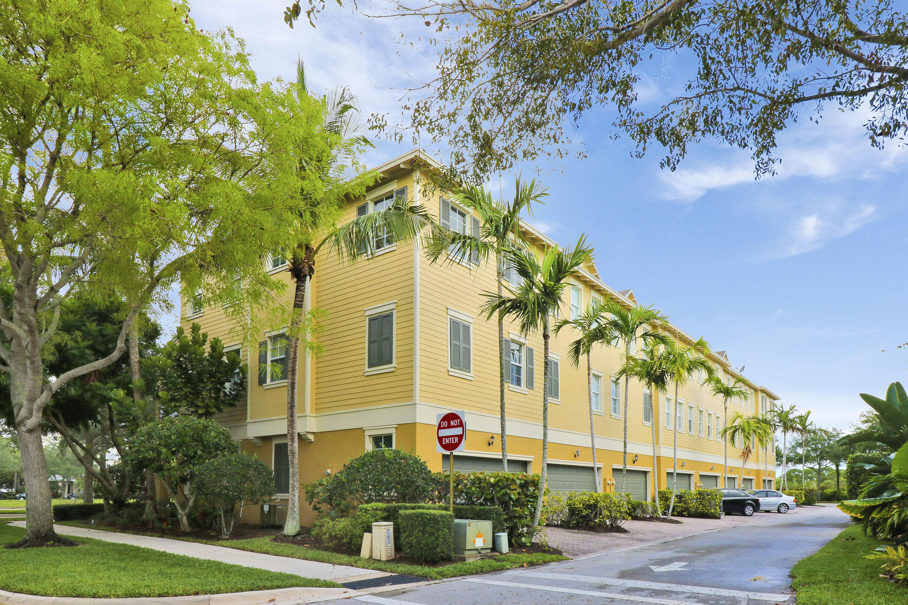 123 E Thatch Palm, Jupiter FL 33458