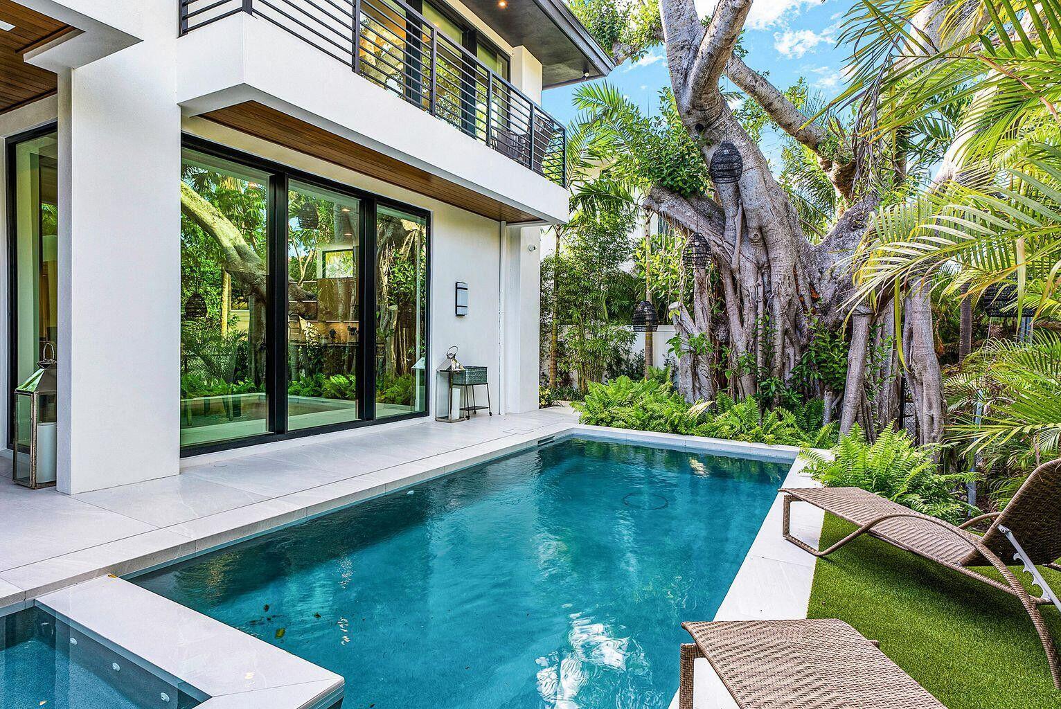 775 W Park Dr, Boca Raton FL 33432