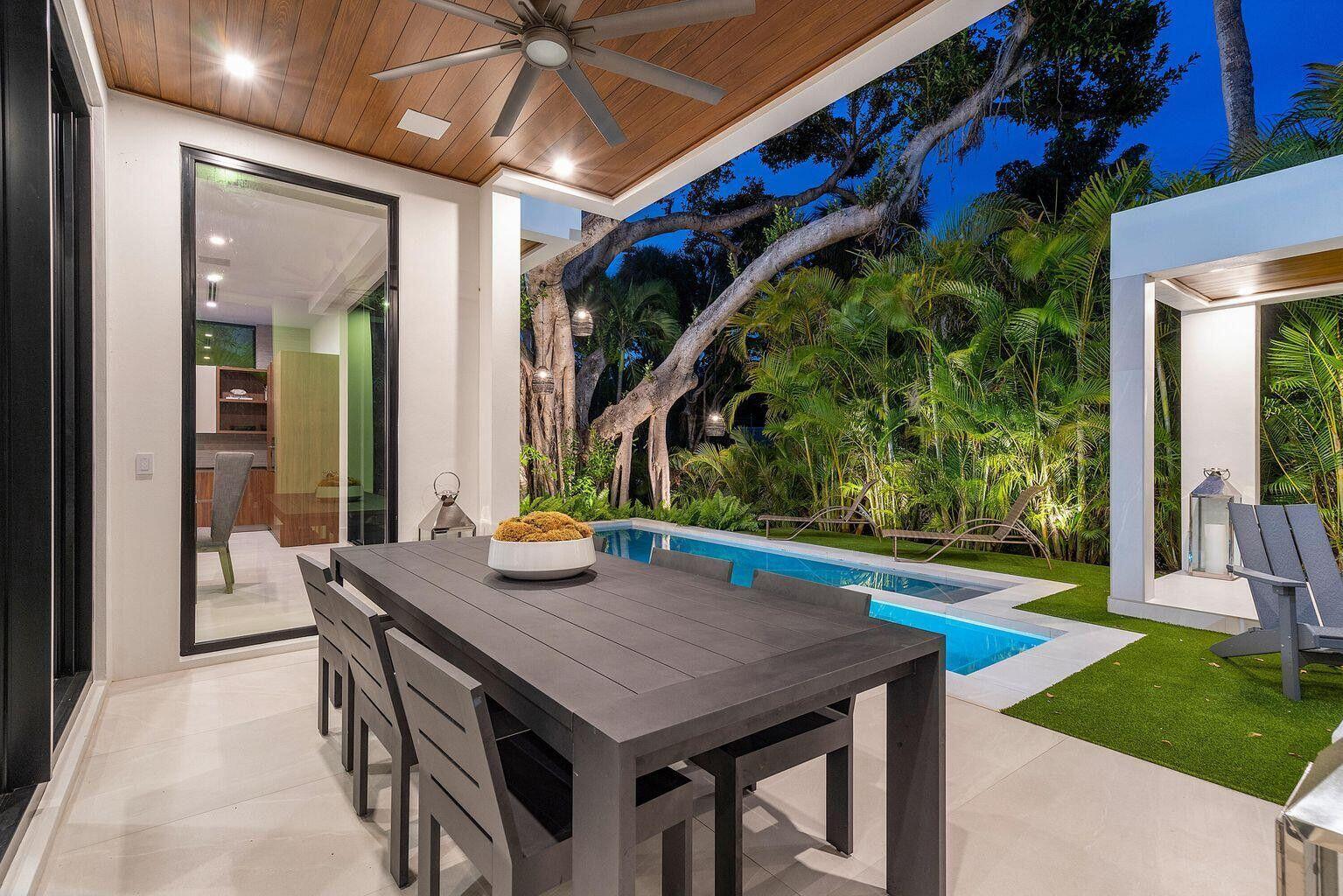 775 W Park Dr, Boca Raton FL 33432