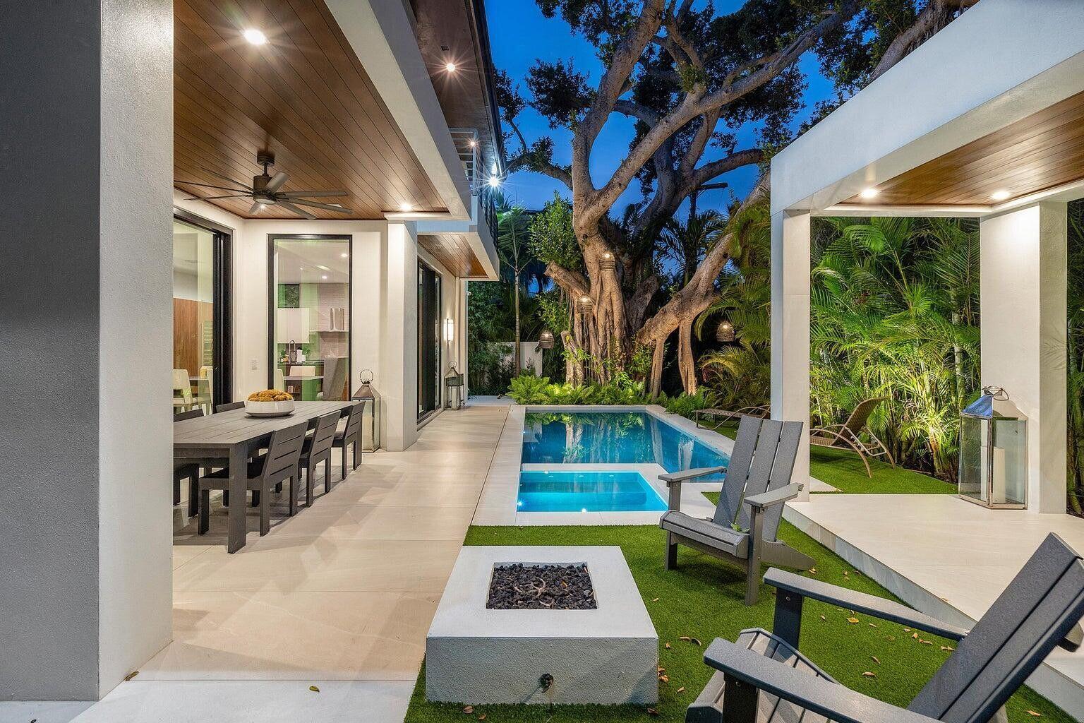 775 W Park Dr, Boca Raton FL 33432