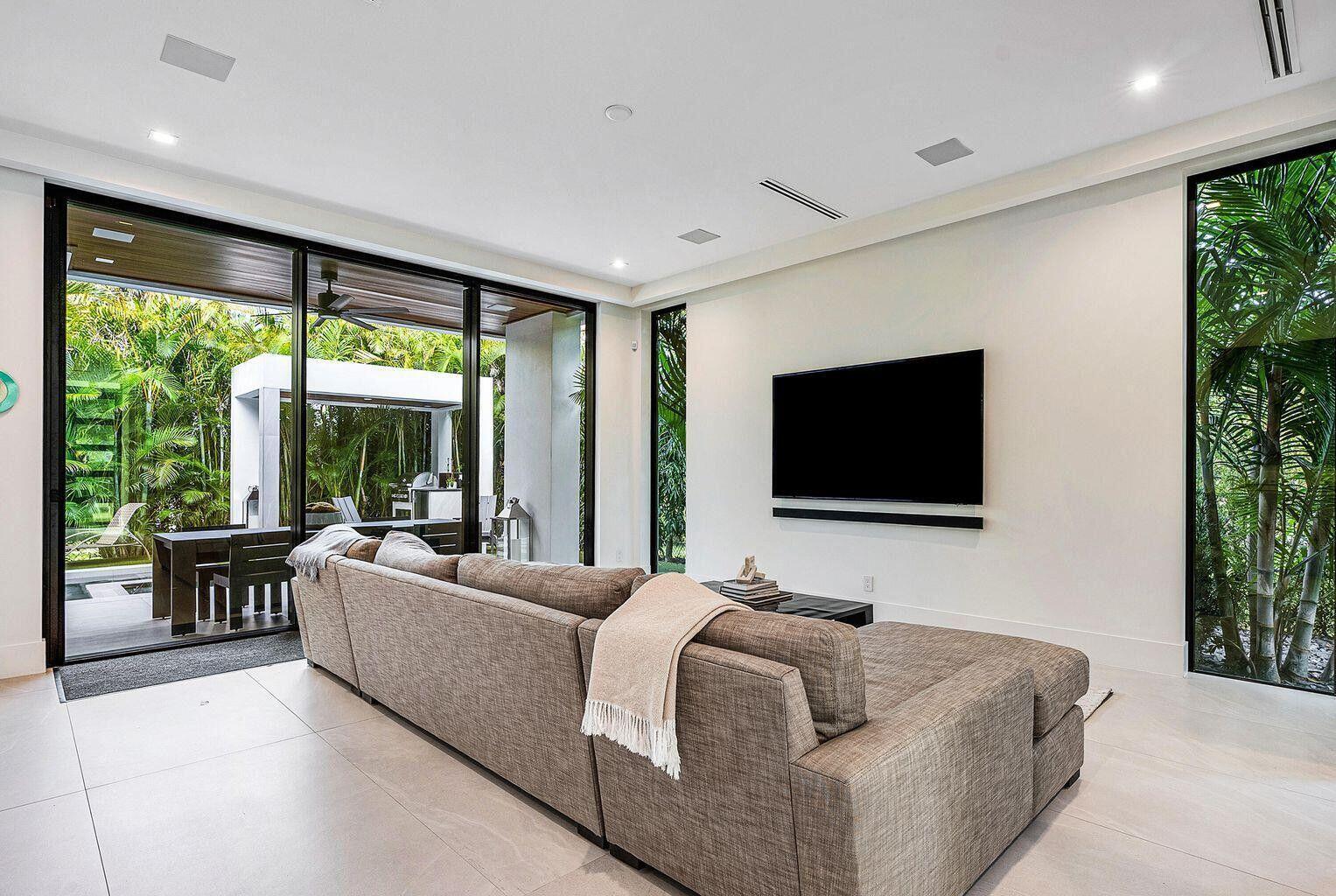 775 W Park Dr, Boca Raton FL 33432