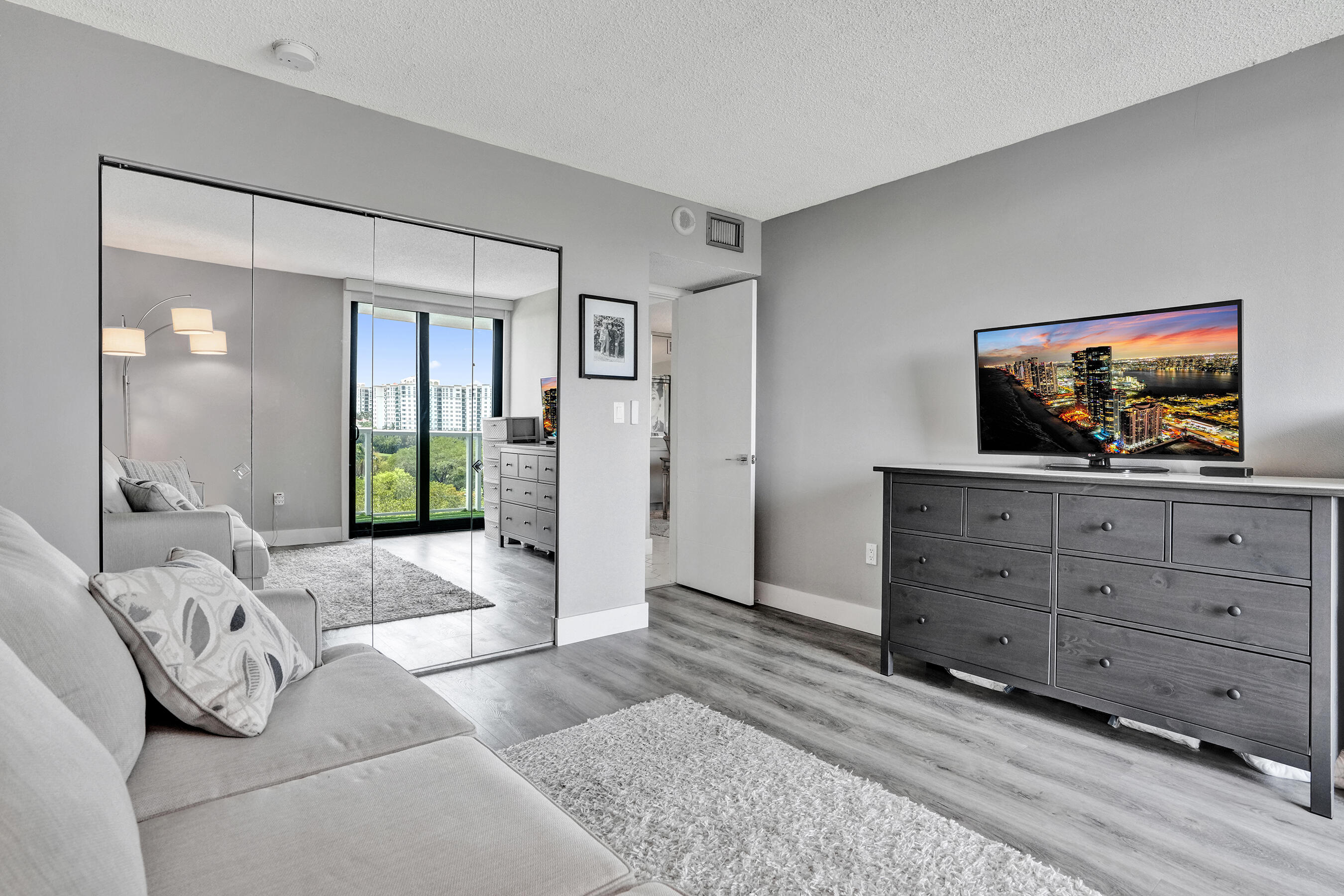 3701 N Country Club #605, Aventura FL 33180