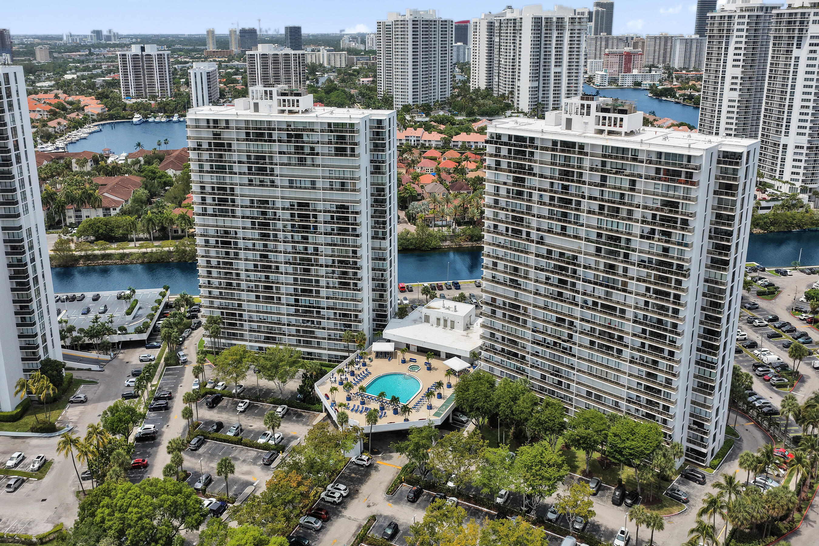 3701 N Country Club #605, Aventura FL 33180