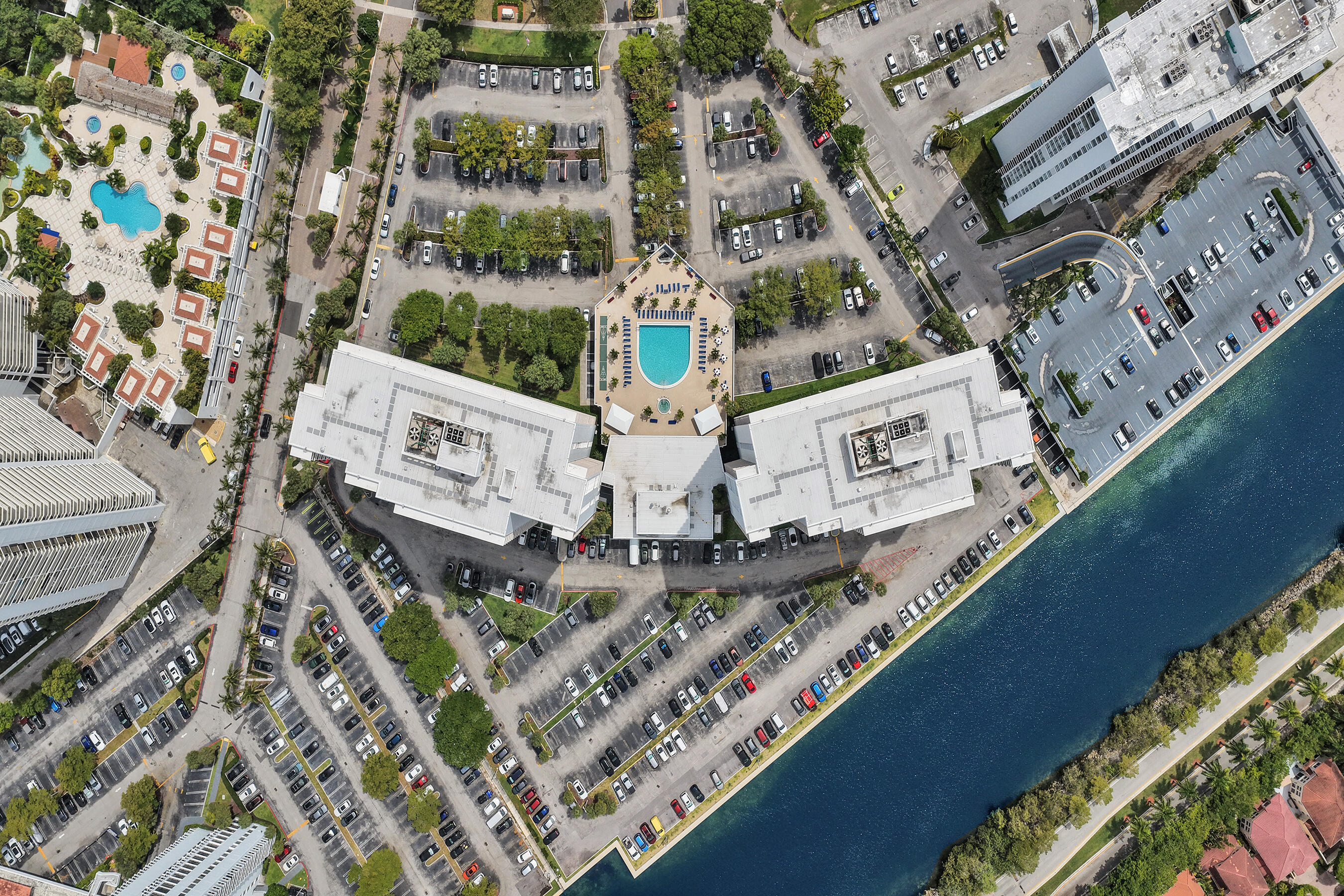 3701 N Country Club #605, Aventura FL 33180