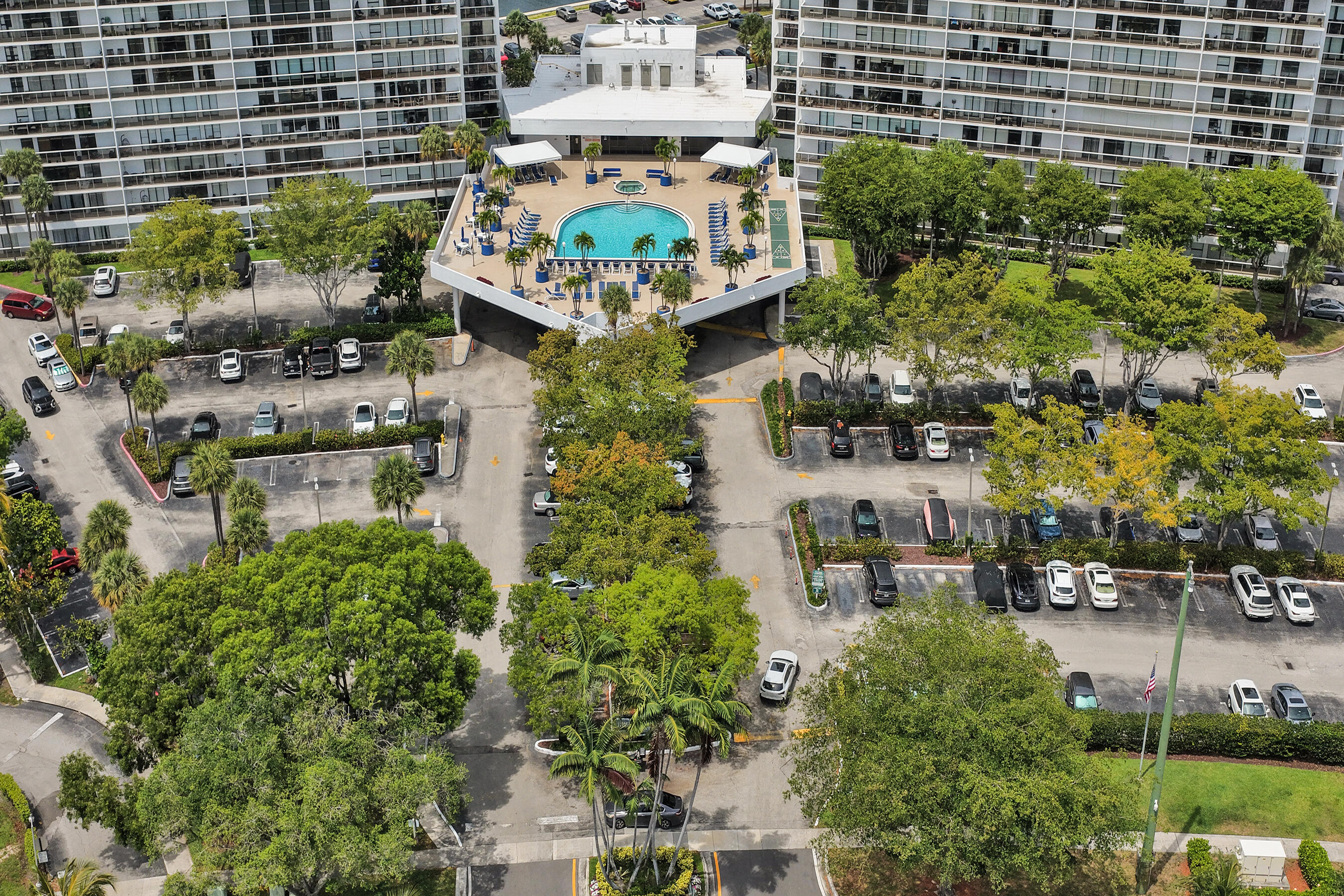 3701 N Country Club #605, Aventura FL 33180