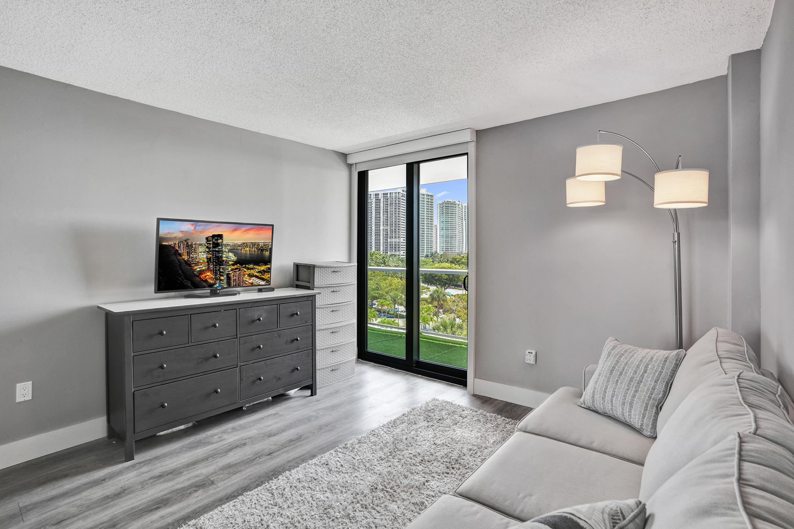 3701 N Country Club #605, Aventura FL 33180