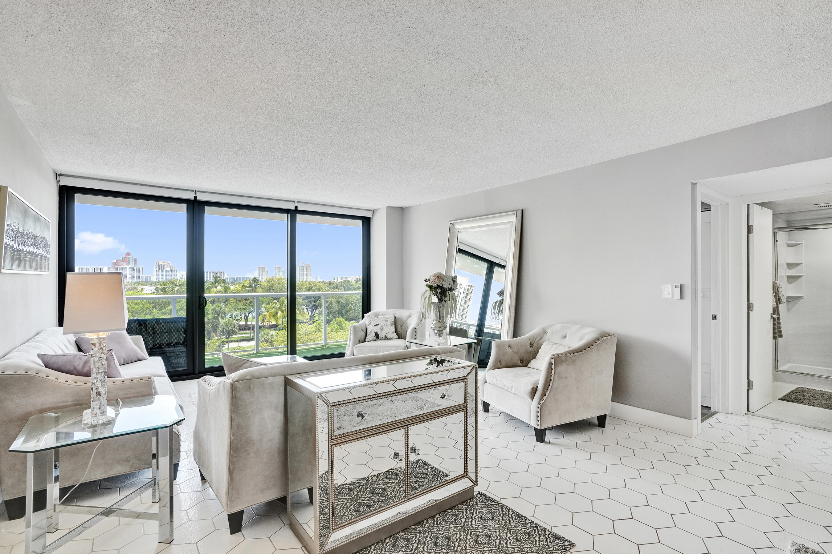 3701 N Country Club #605, Aventura FL 33180