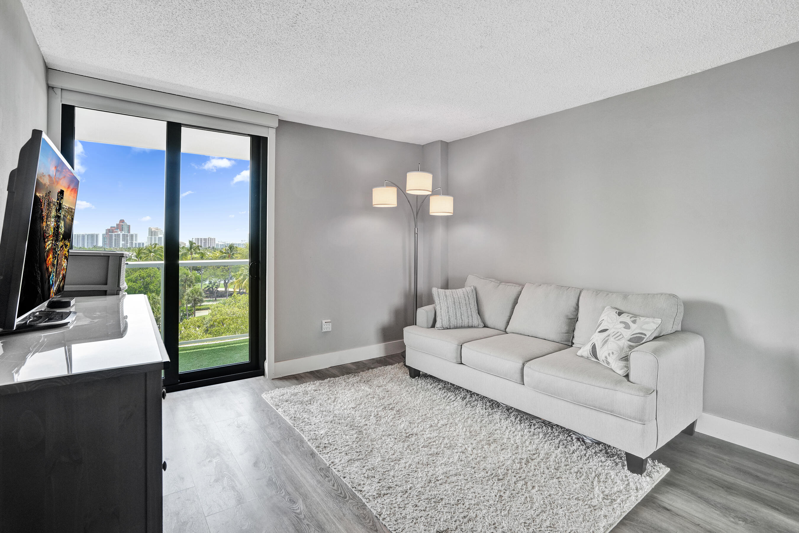 3701 N Country Club #605, Aventura FL 33180