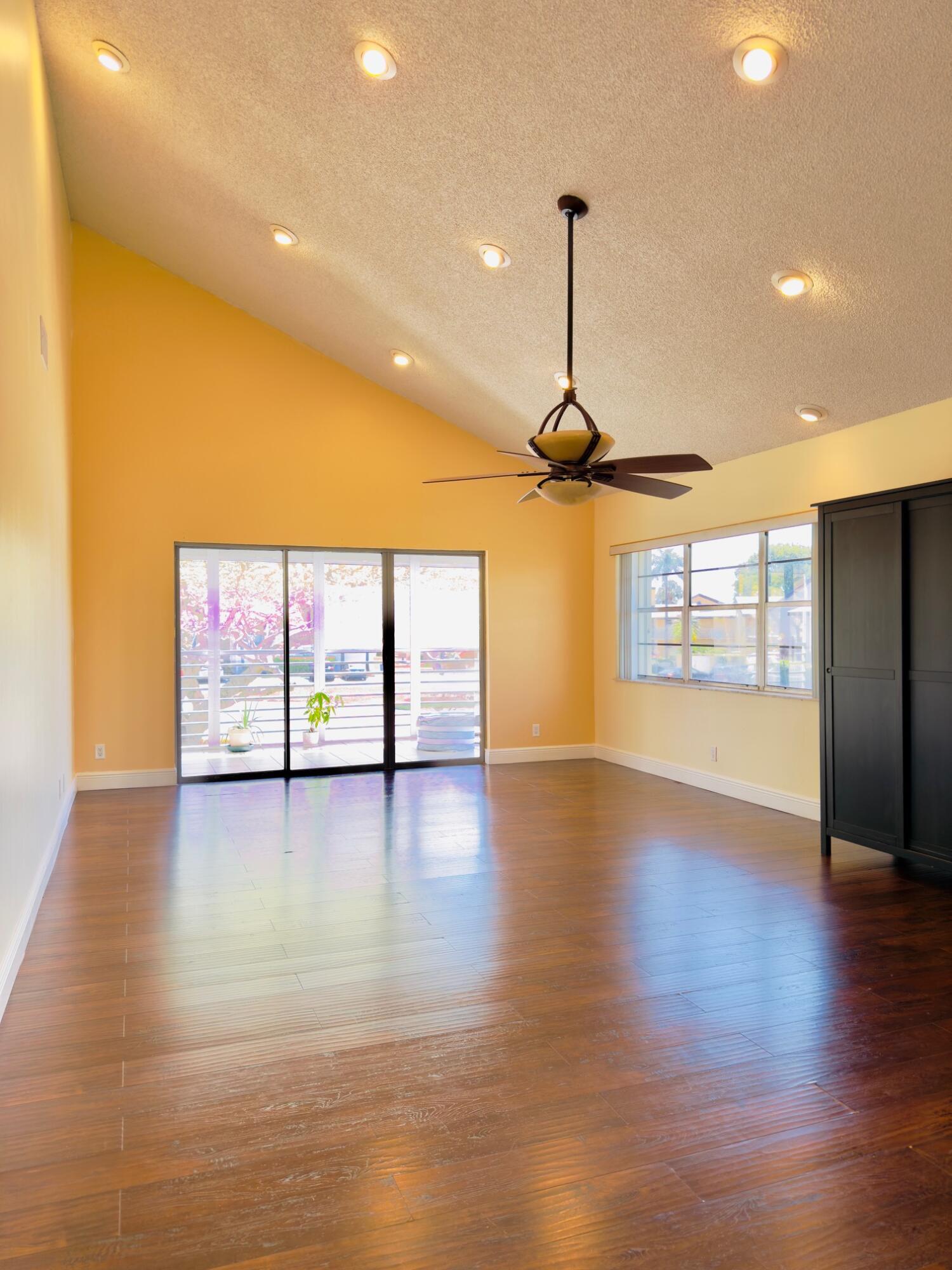 8765 Azalea #204, Tamarac FL 33321