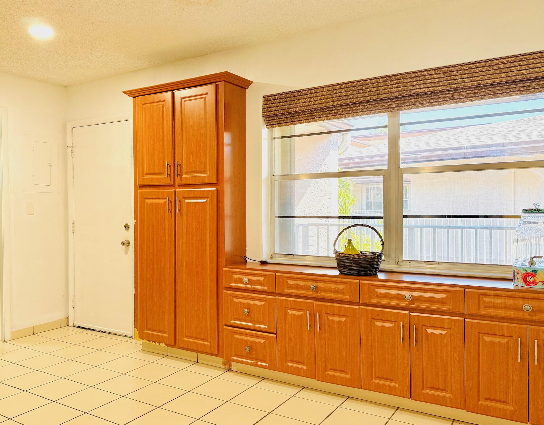 8765 Azalea #204, Tamarac FL 33321