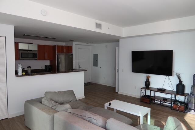 300 S Biscayne #T1902, Miami FL 33131