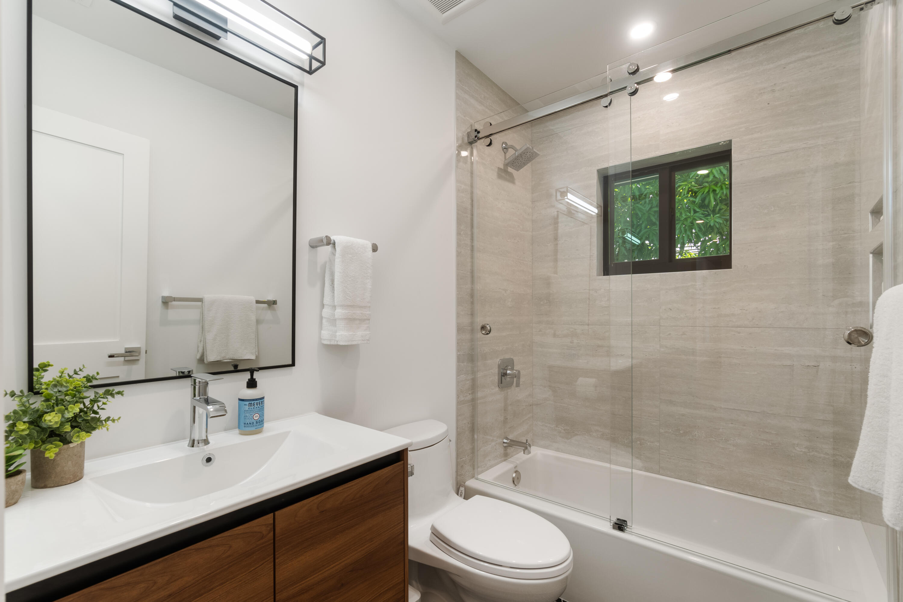 820 Canary, Delray Beach FL 33483
