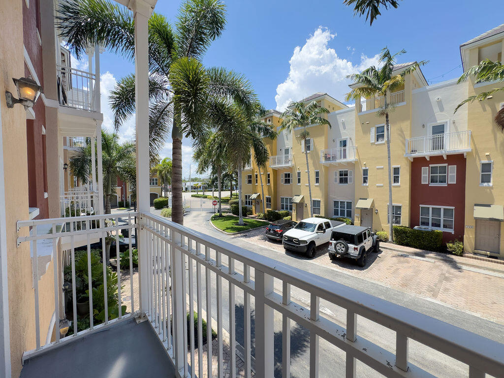 2313 Vintage, Lighthouse Point FL 33064