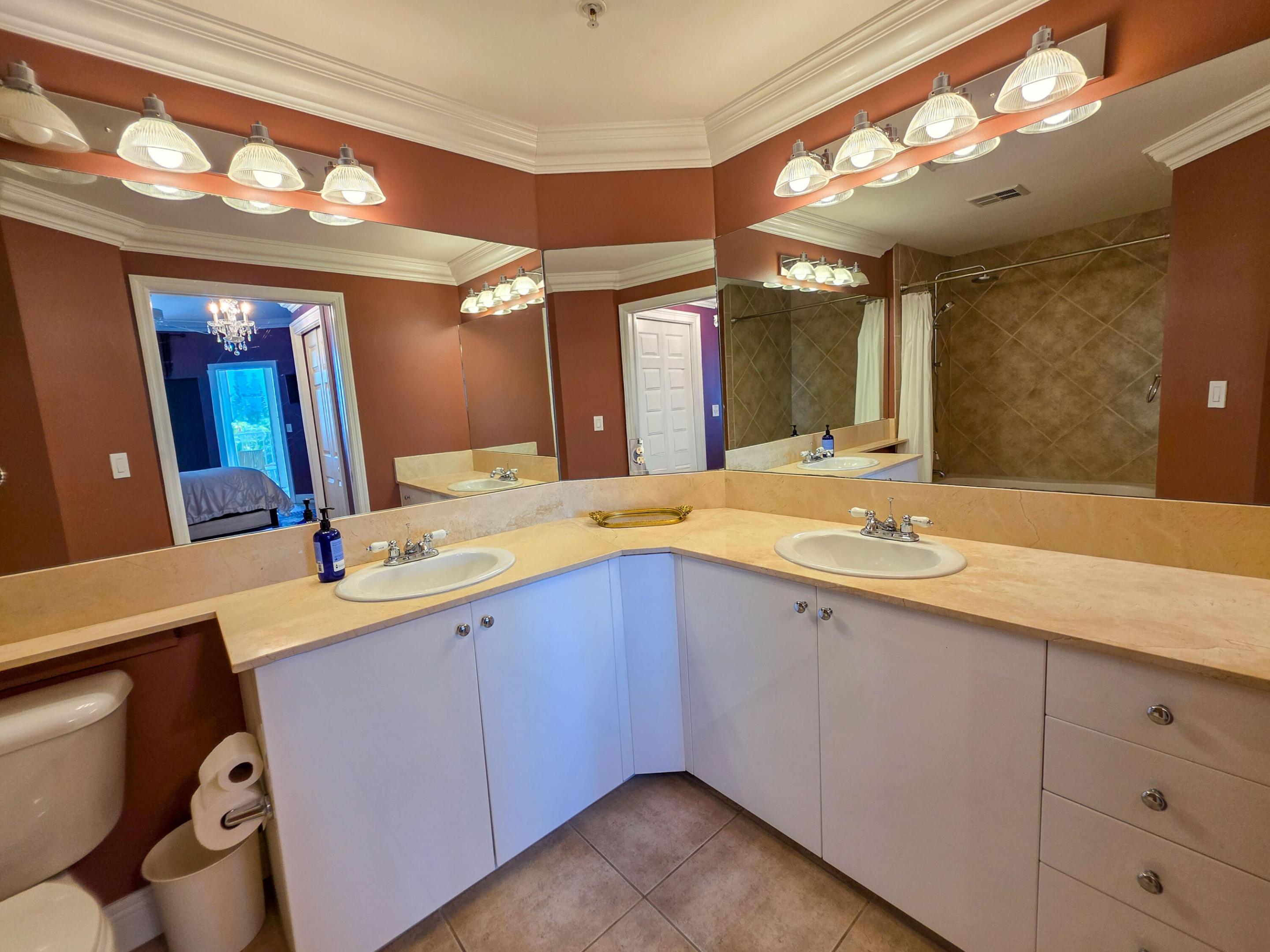 806 E Windward #323, Lantana FL 33462