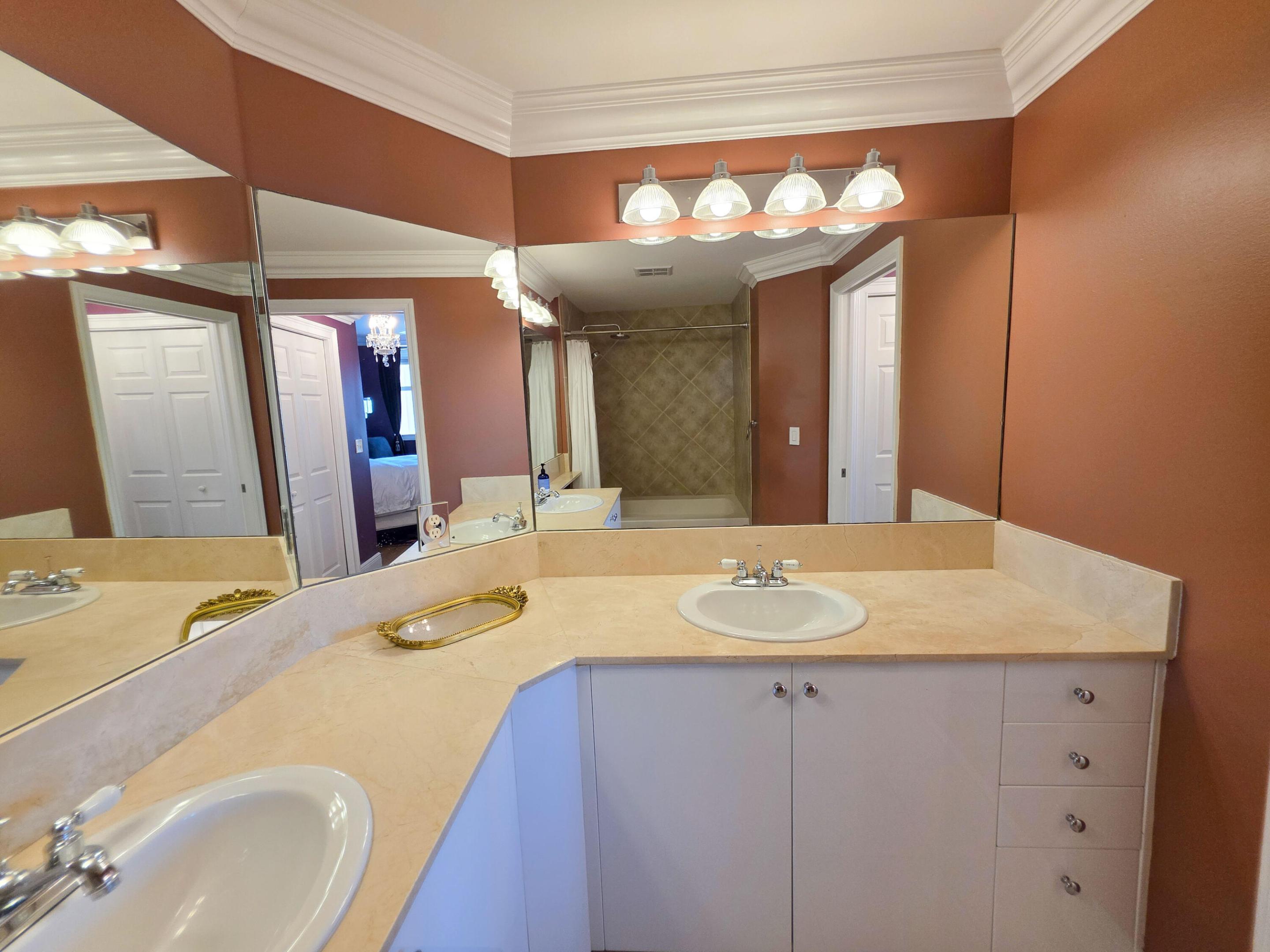 806 E Windward #323, Lantana FL 33462