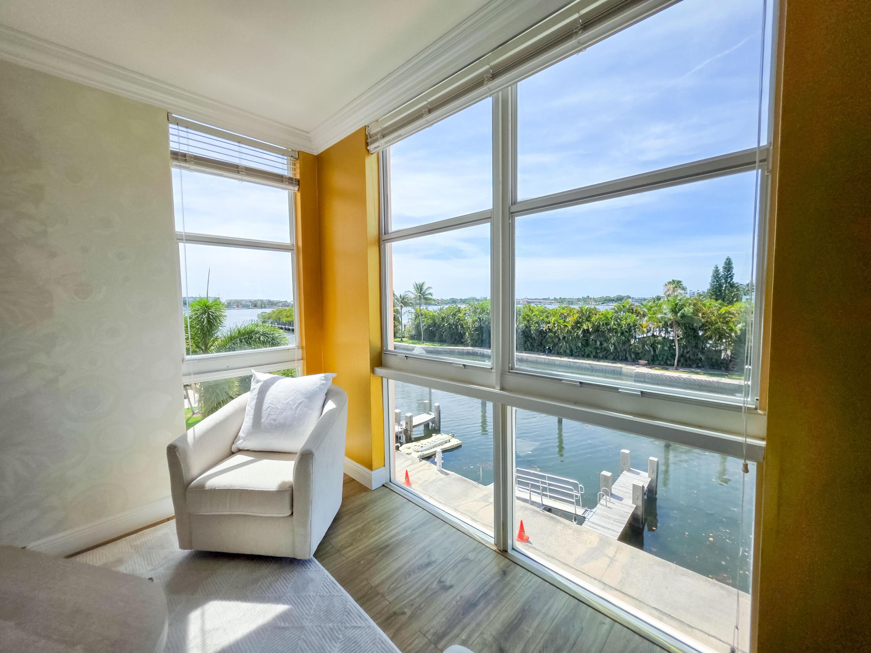 806 E Windward #323, Lantana FL 33462