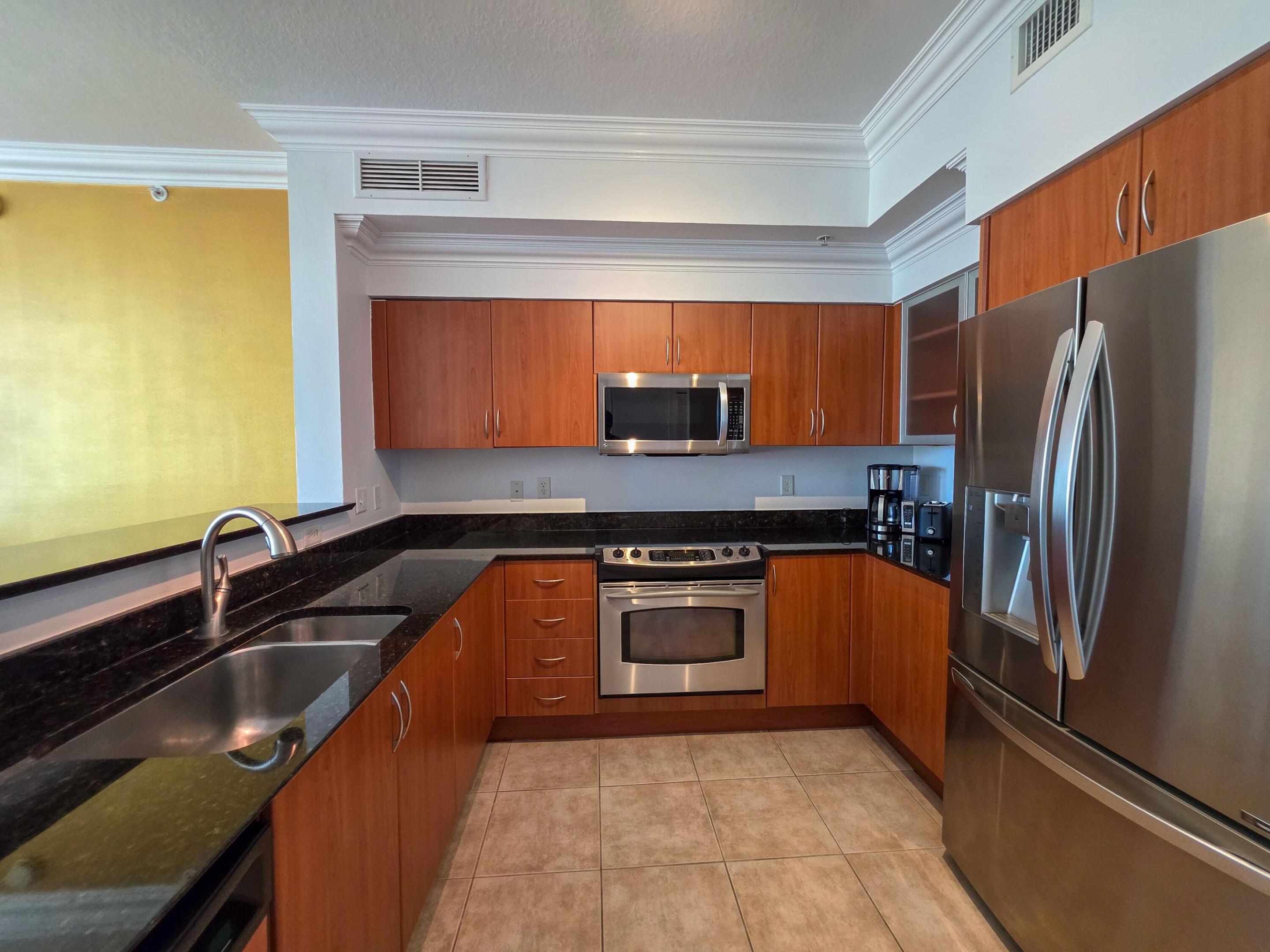 806 E Windward #323, Lantana FL 33462